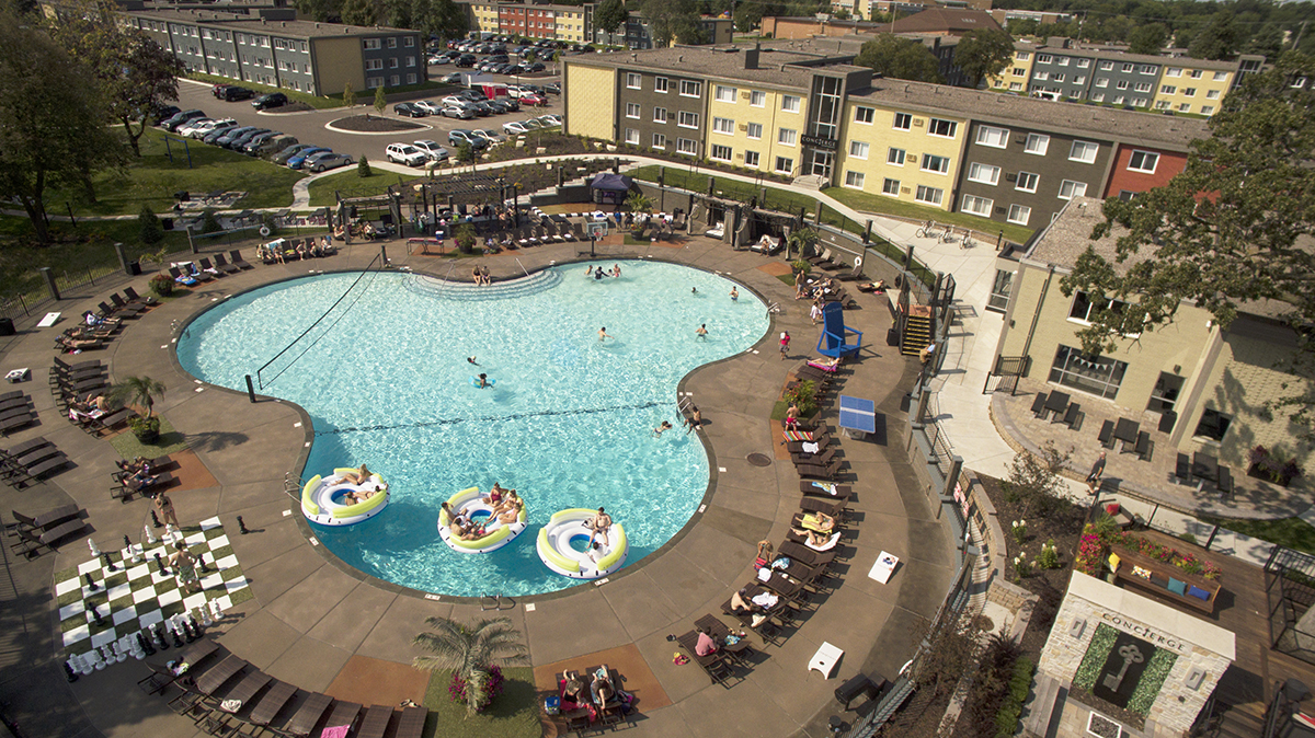 CBRE Multifamily Arranges Sale of 698-Unit Concierge Apartment Community in Richfield