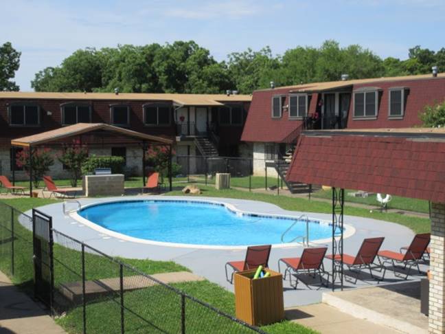 Dougherty Mortgage LLC closes Fannie Mae loan for The Oaks at Jane Lane