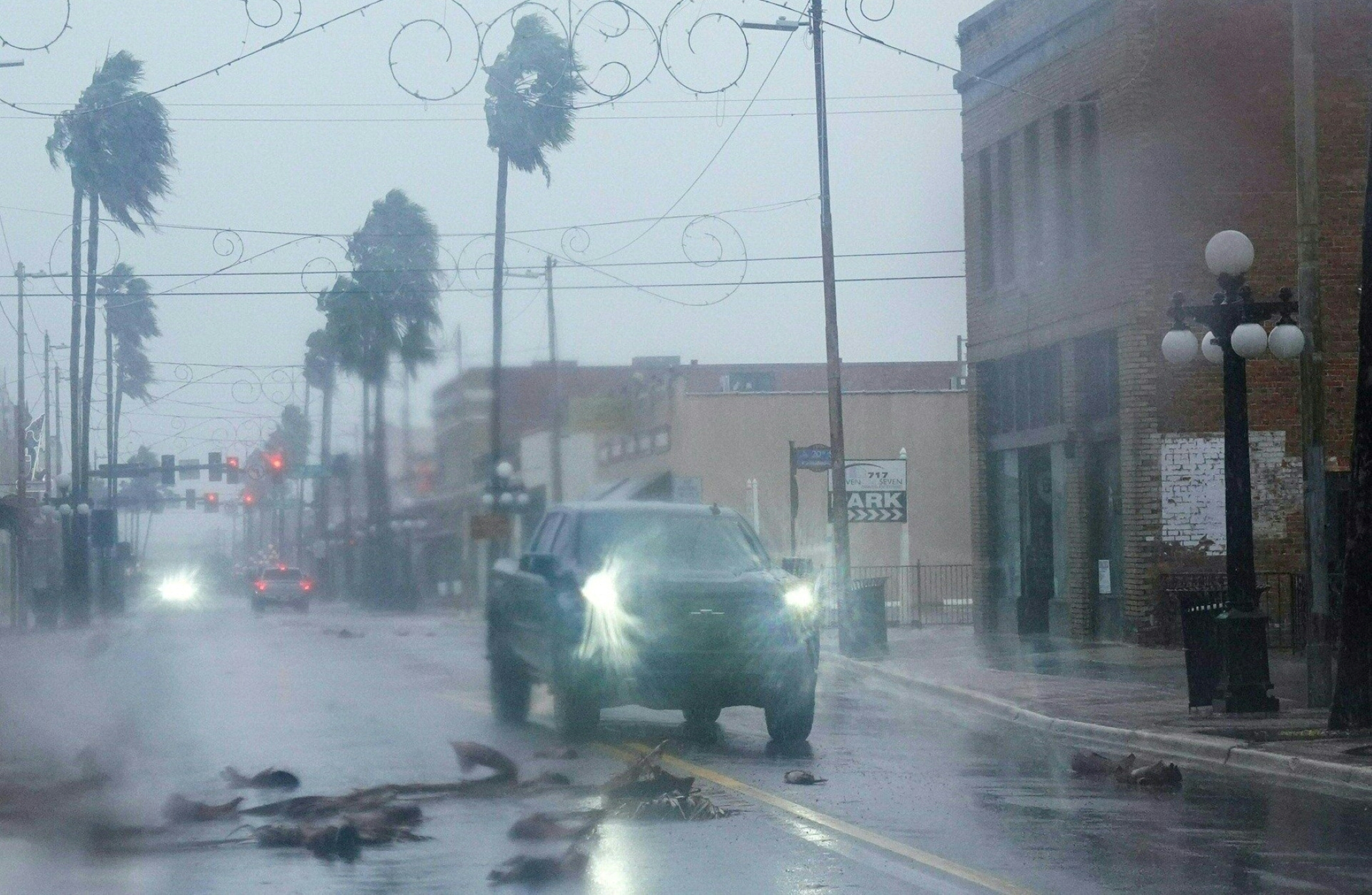 Hurricane Ian Slams Western Florida, Lumber Prices Decline, Mortgage Applications Fall