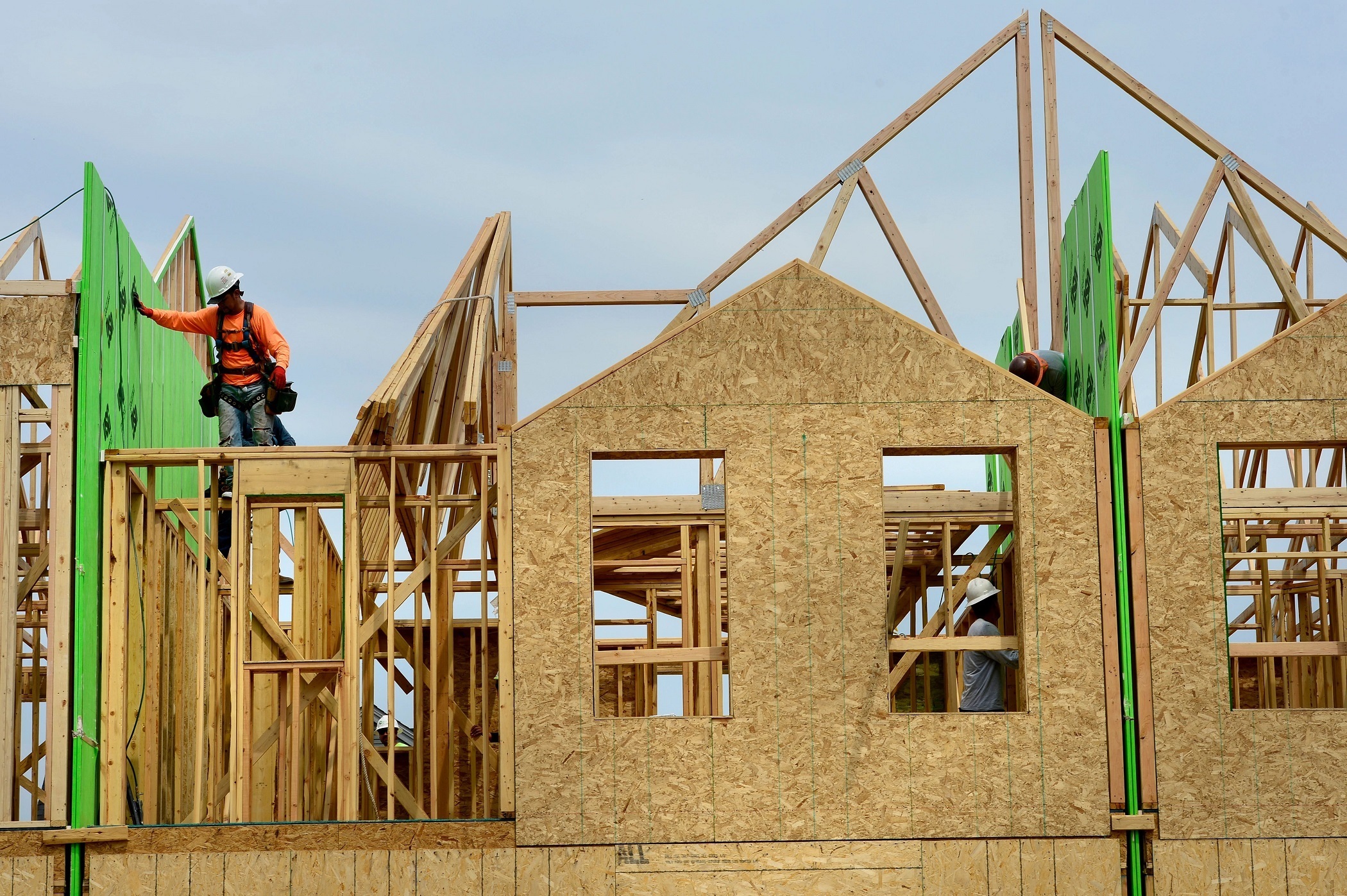 White House Looks to Boost Housing, Online Holiday Shopping Seen Topping $200 Billion, Port Imports Approach Two-Year Low