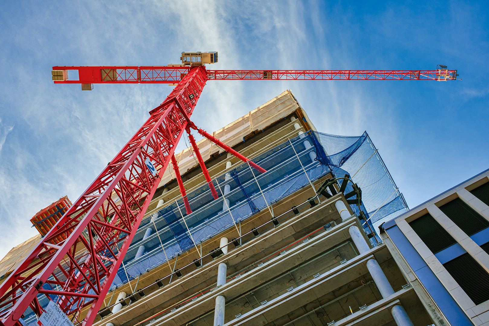 Interest Rates Push Down Homebuilder Confidence, Amazon Wins Union Battle, Contractors Struggle to Find Workers