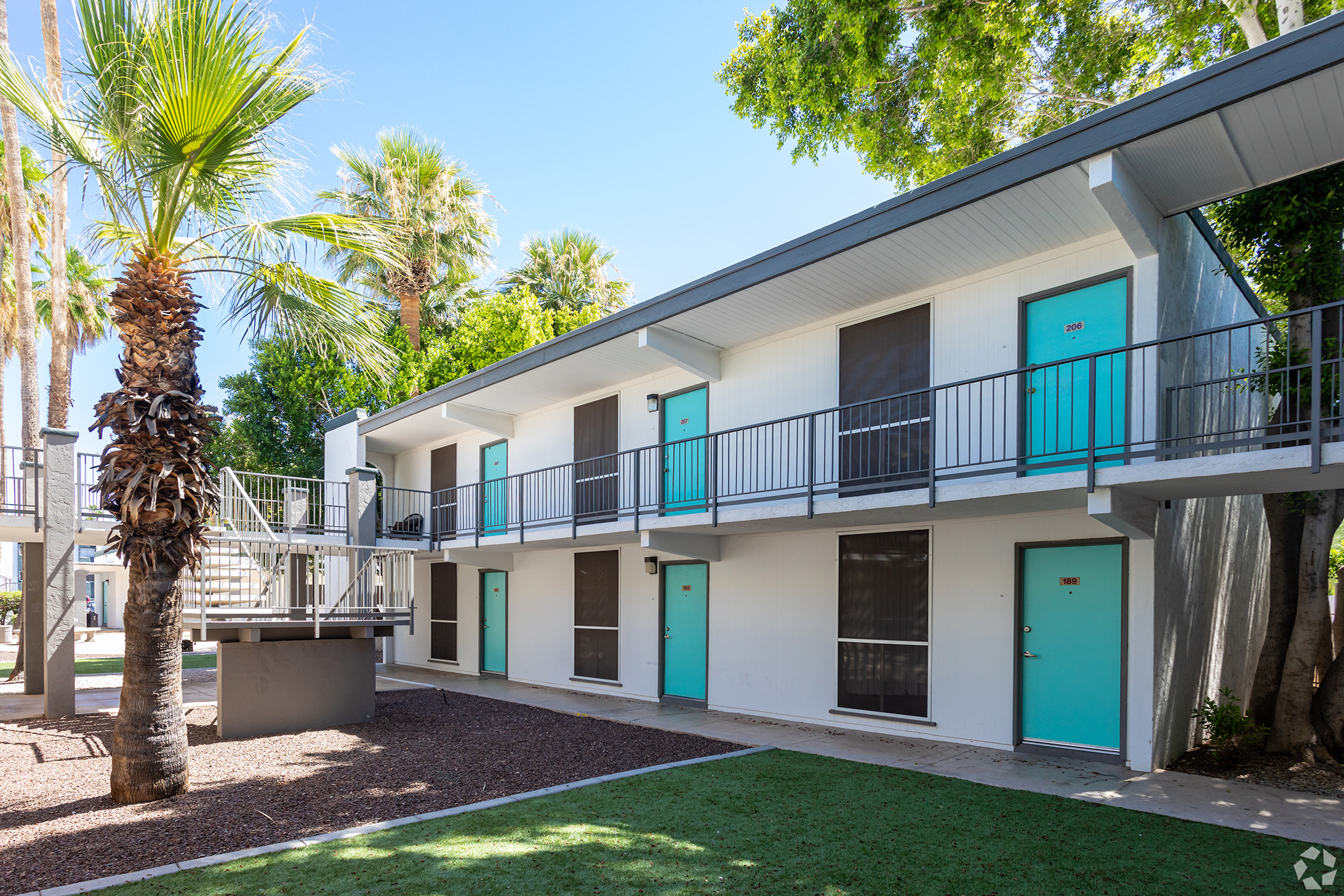California Firm Buys 231-Unit Apartment Complex in Active Phoenix Area