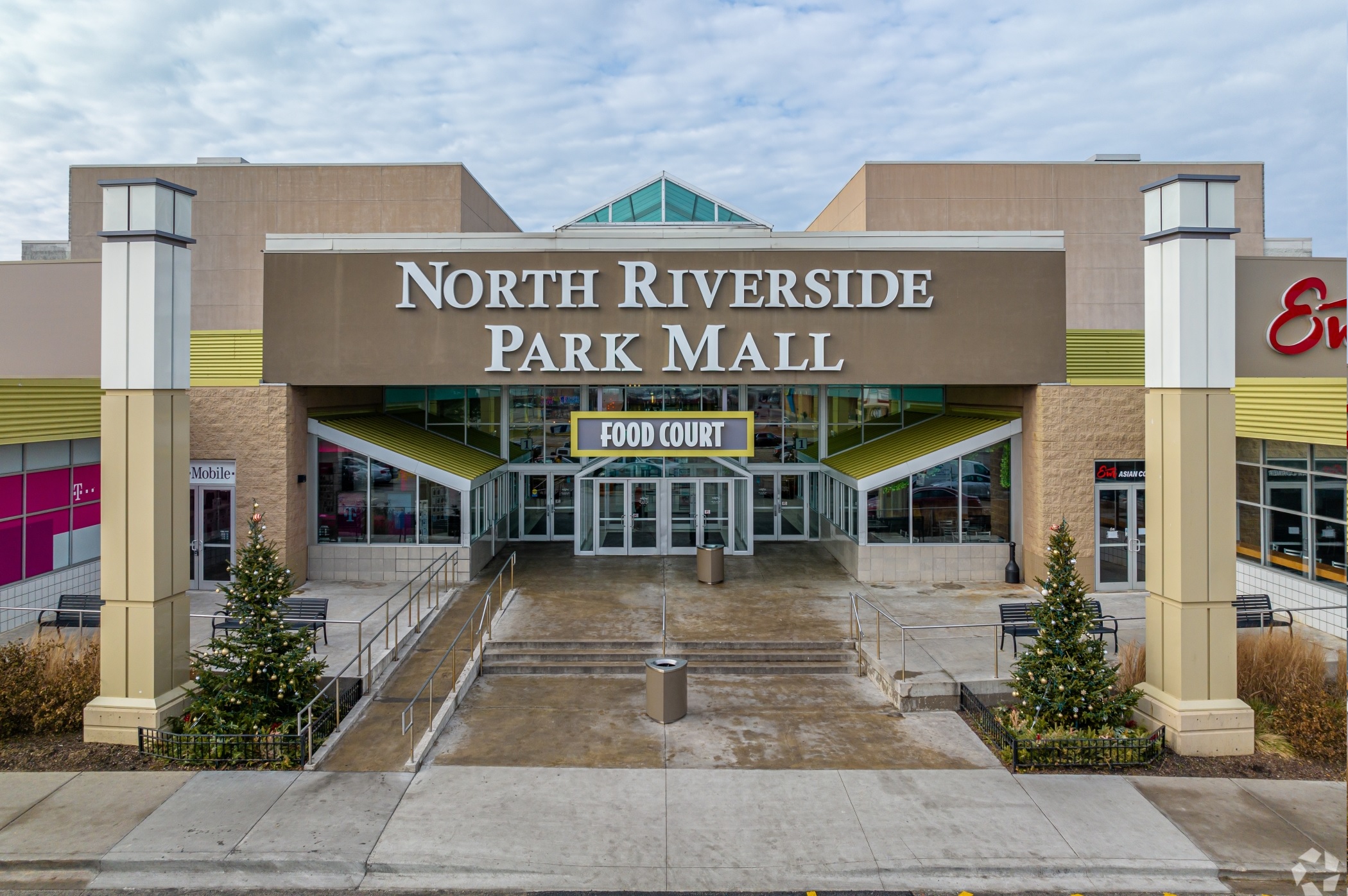 Owner of Suburban Chicago Mall Buys Former Carson’s for Redevelopment