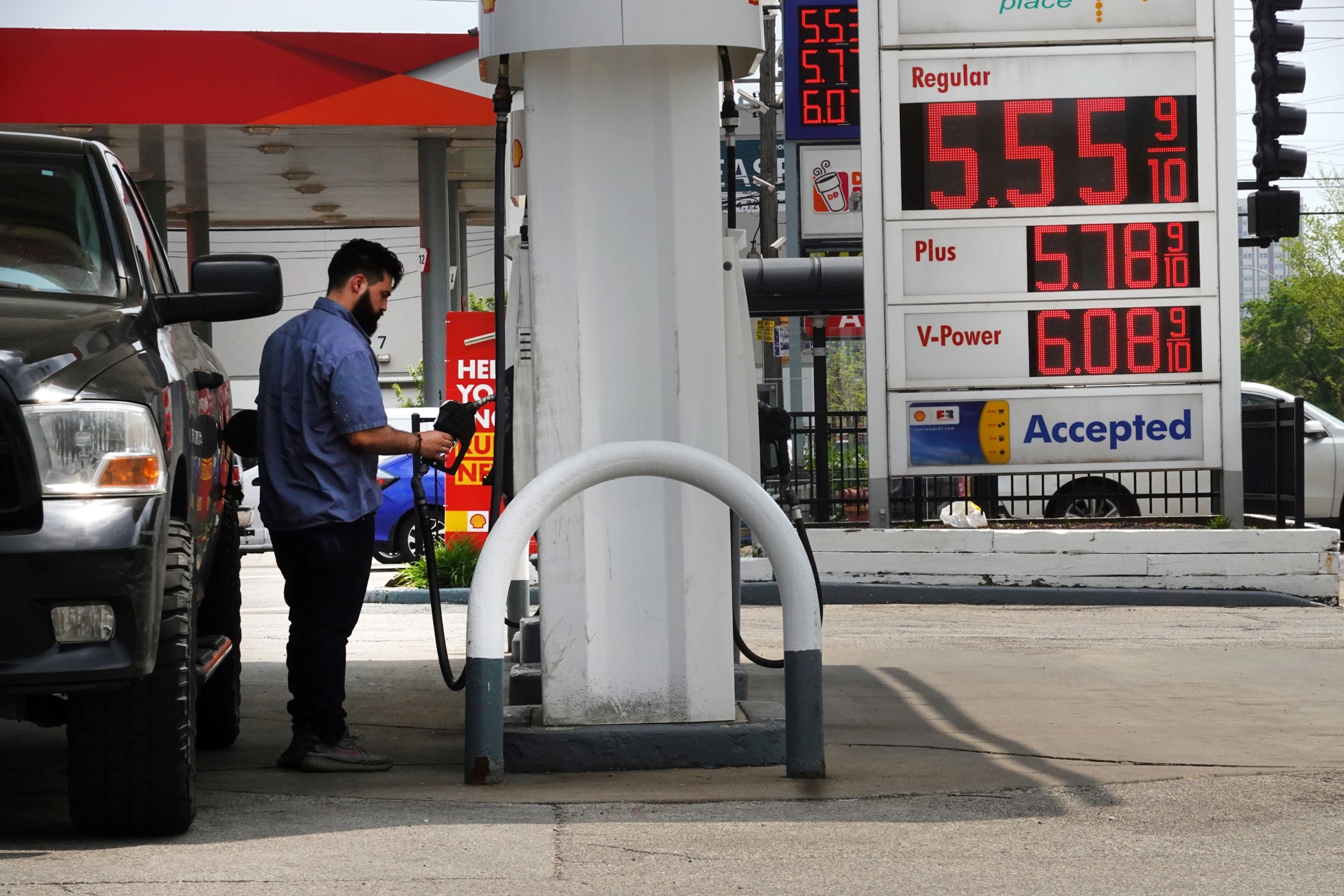 Inflation Rate Drops, Subway Explores Possible Sale, Starbucks Tightens Office Return Policy