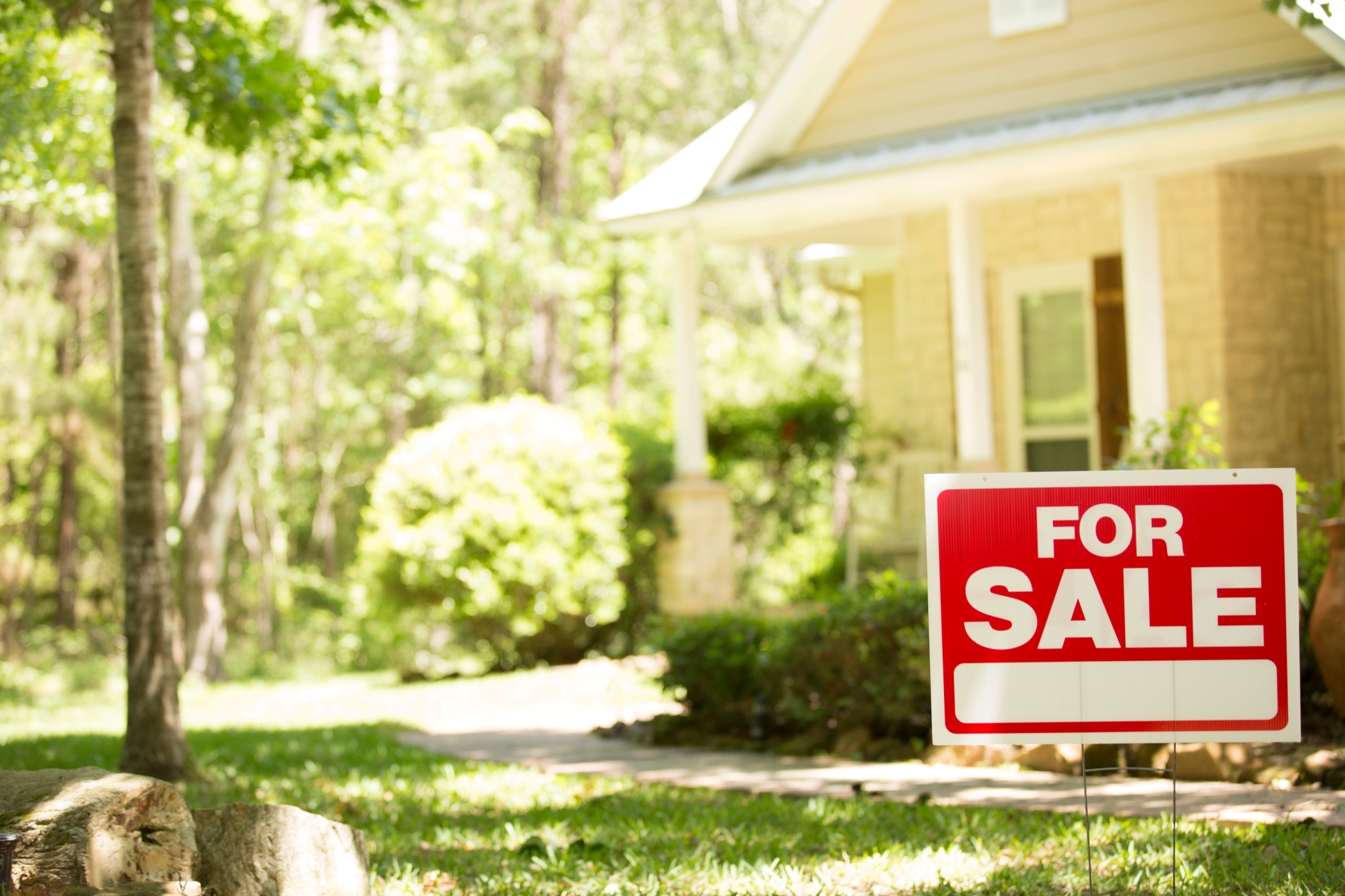 Pending Home Sales Rise, Railroads Reach Sick Leave Accords, Durable Goods Orders Fall