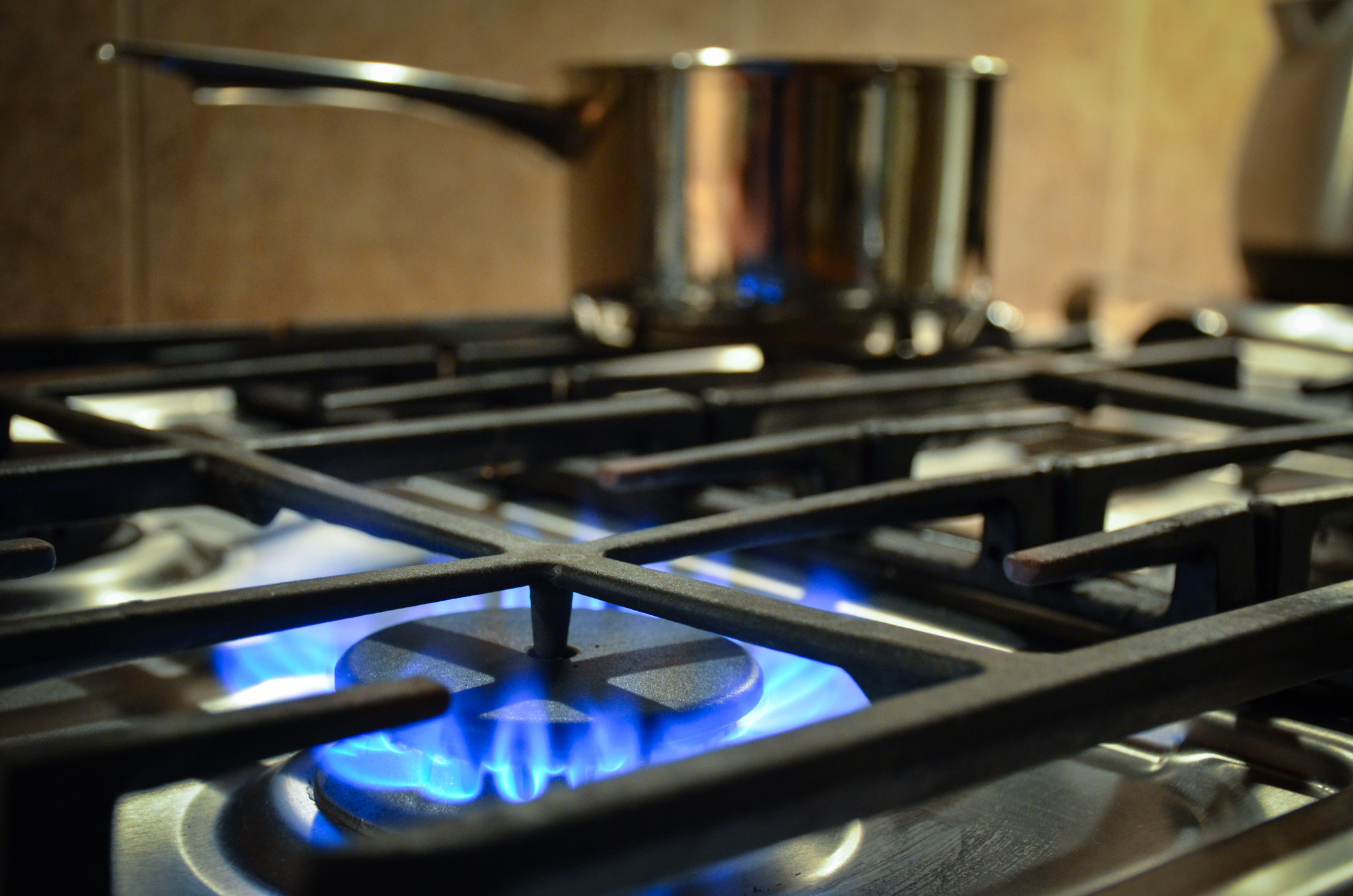 Federal Court Rejects California City's Natural Gas Ban, Mortgage Applications Fall, Truckload Shipping Rates Drop
