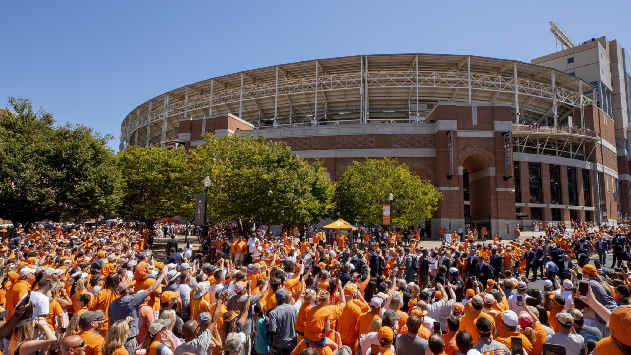 University of Tennessee Considers Hotel, Entertainment District at Football Stadium