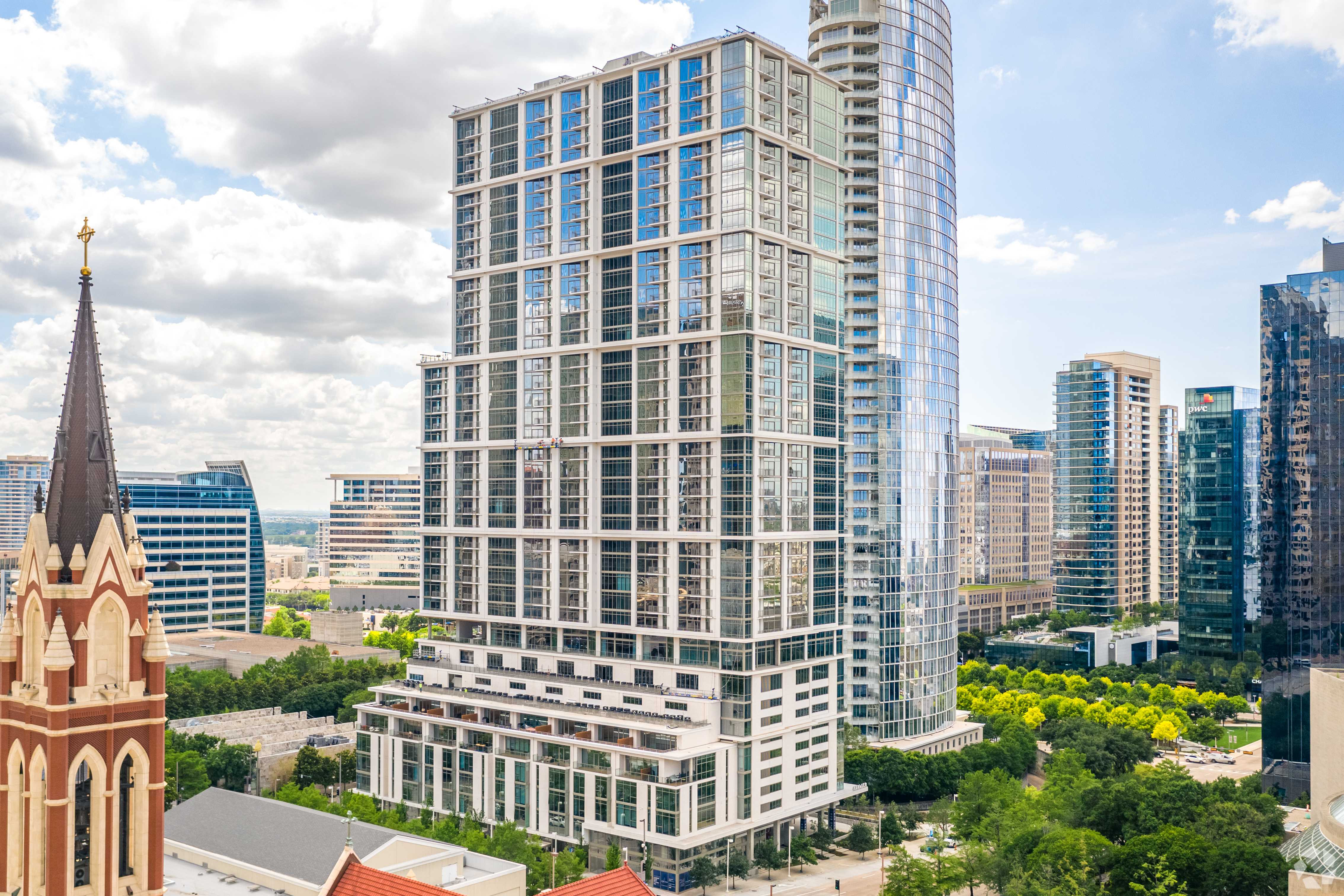 Dallas Luxury Apartment Tower Nabs $109 Million in Tough Lending Climate