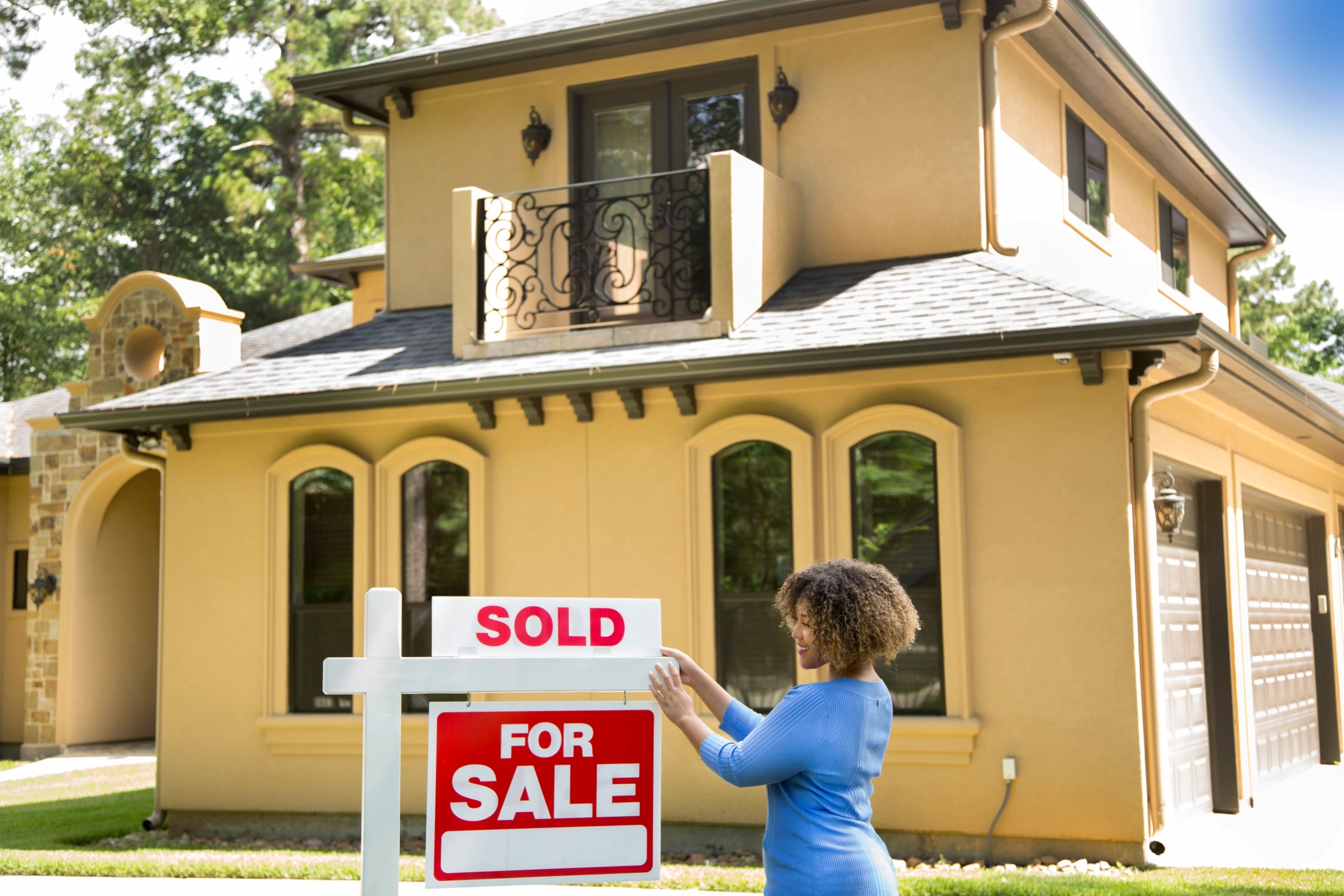 New Home Sales Rise, Lowe’s Cuts Sales Forecast, Office Attendance Edges Higher