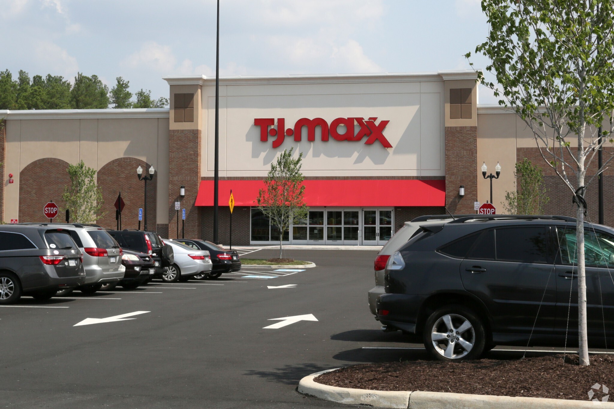 Retail Industry Remains Optimistic, With Low Vacancies and Rising Rents, Despite Troubled Economy