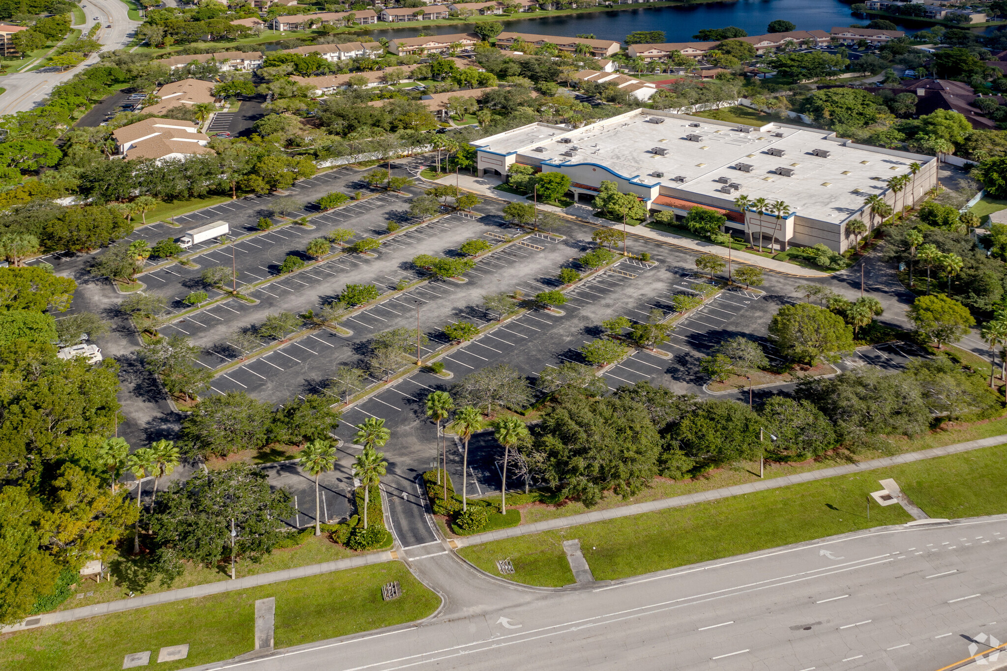 Fitness Chain Secures Lease for Freestanding Retail Building in Sunrise, Florida