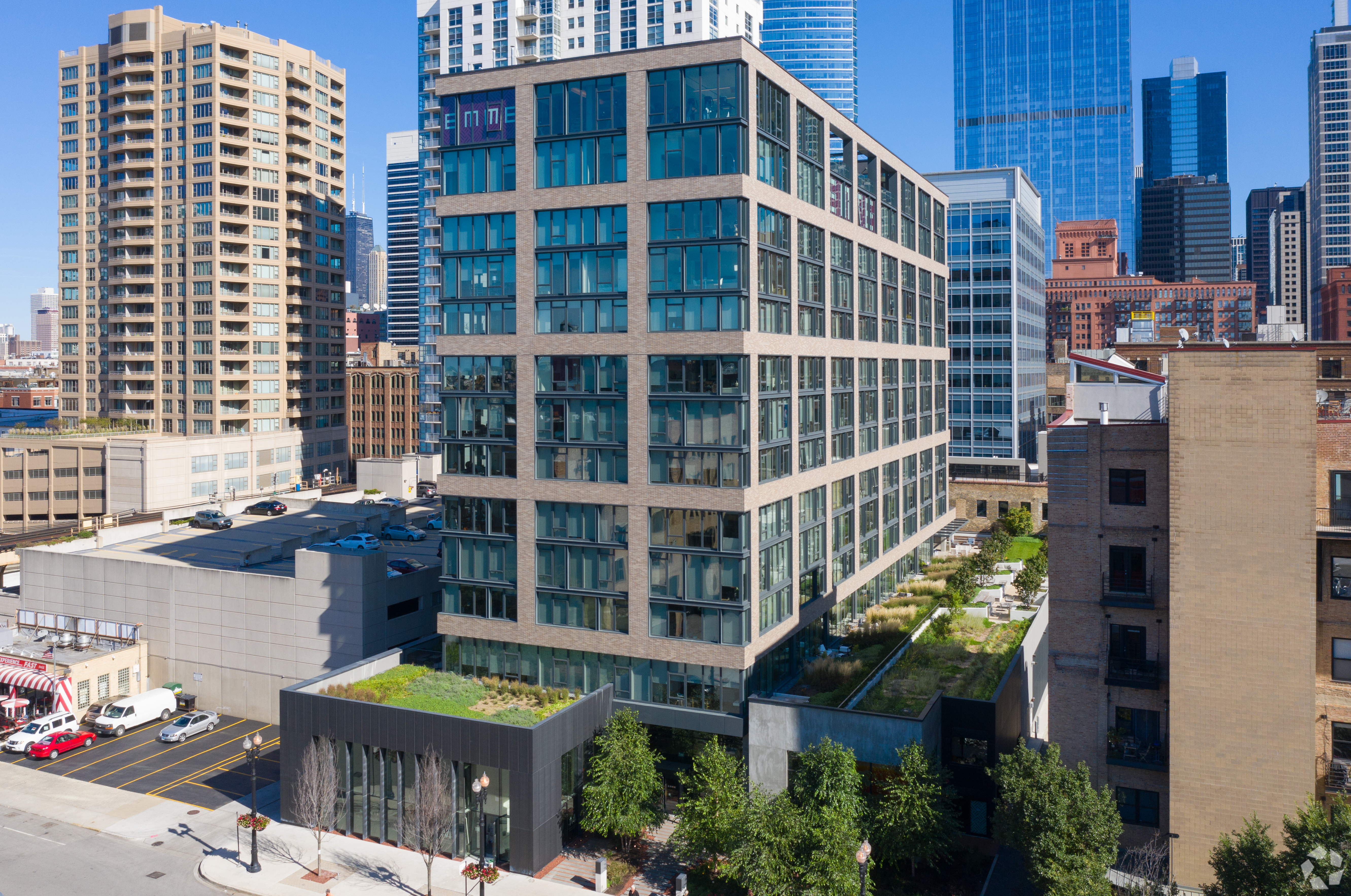 Hines Pays $73 Million for Chicago Apartment Tower