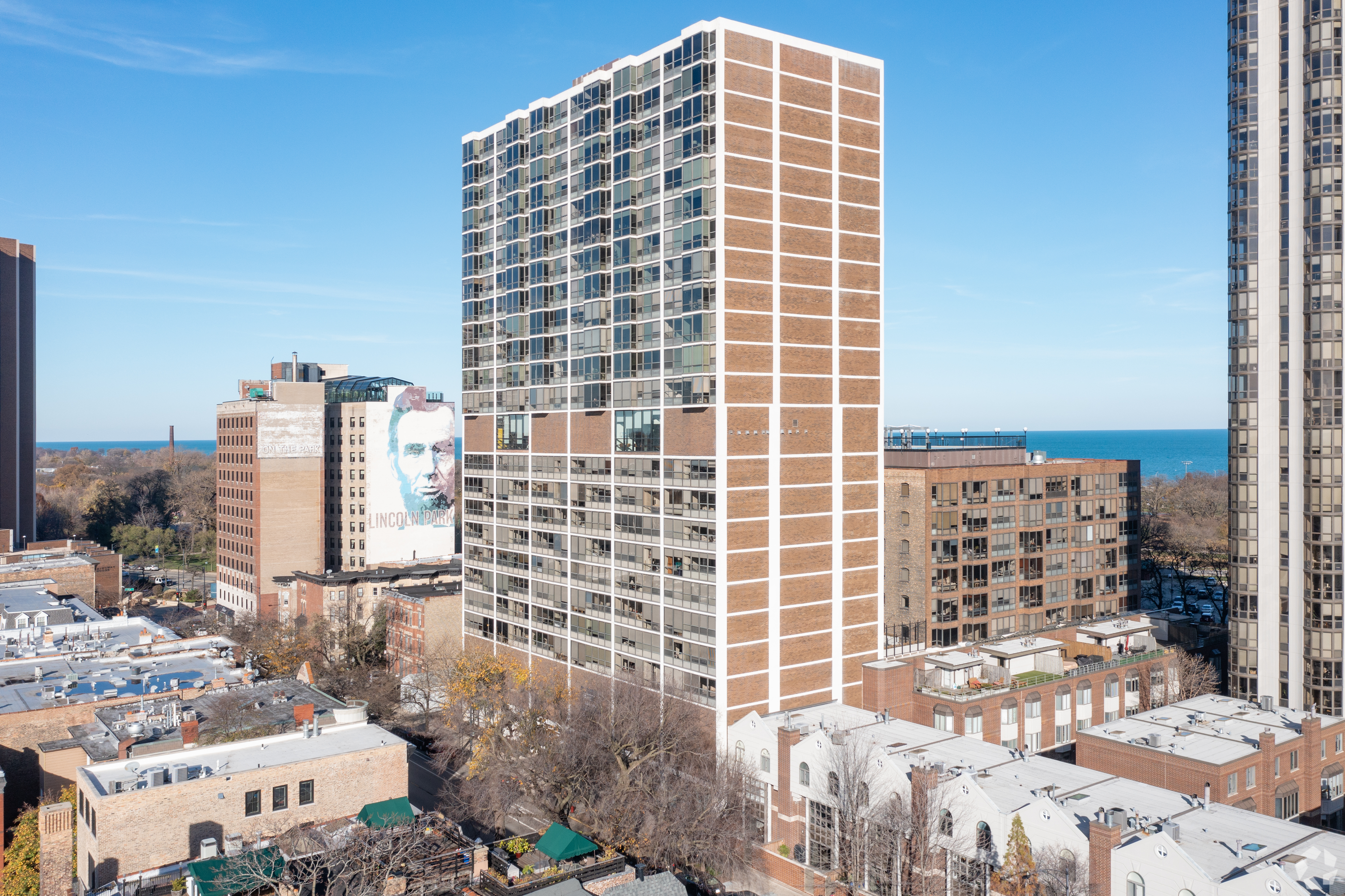 One of Chicago’s Largest Condos-to-Apartments Projects Is for Sale