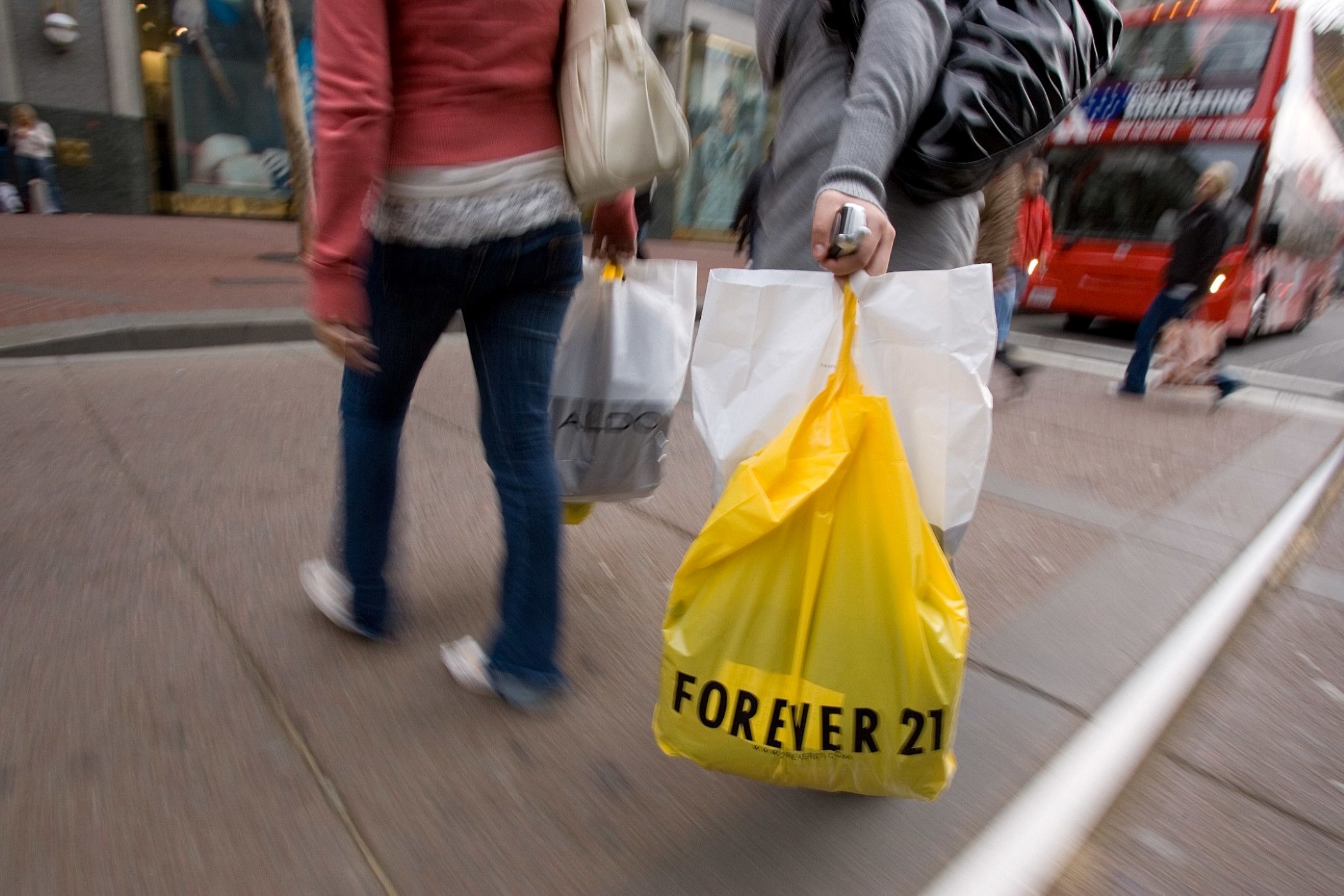 Consumer Confidence Hits Four-Month High, Bankers Predict Weakening Credit, Mortgage Rates Fall