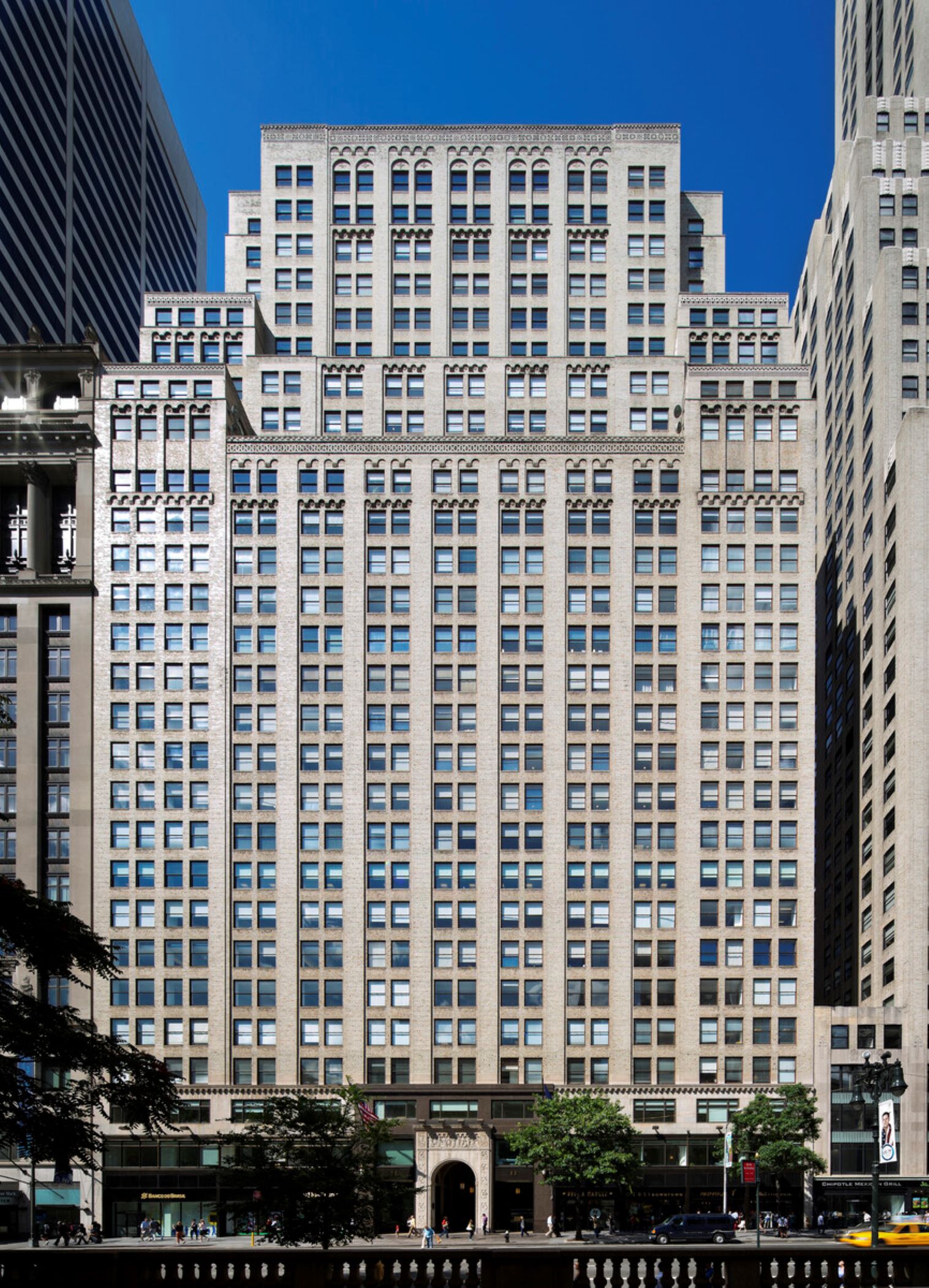 Manhattan Office Tower With Almost Zero Vacancy Secures $330 Million Refinancing Loan