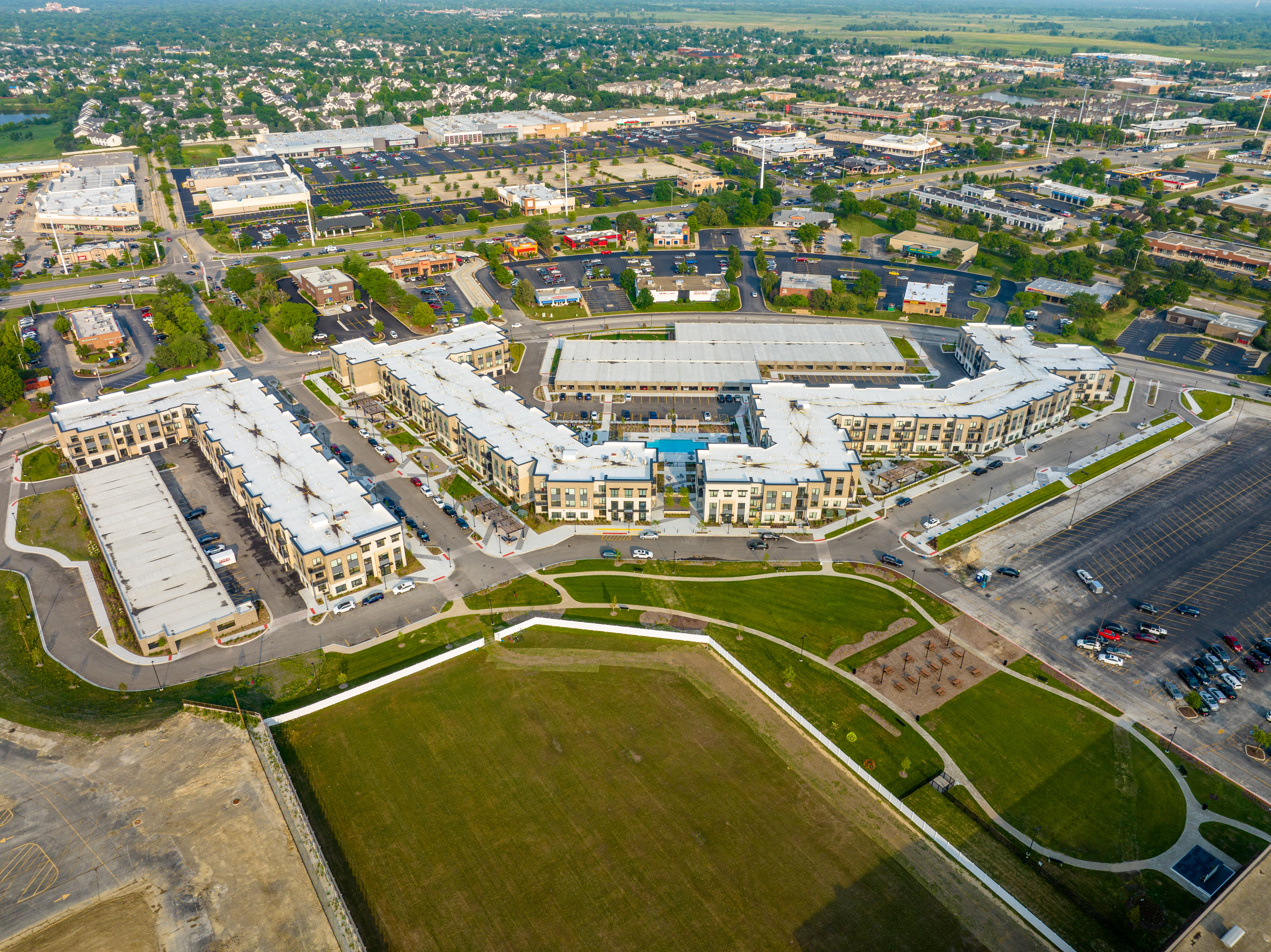 More Apartments Coming to Big Shopping Mall West of Chicago