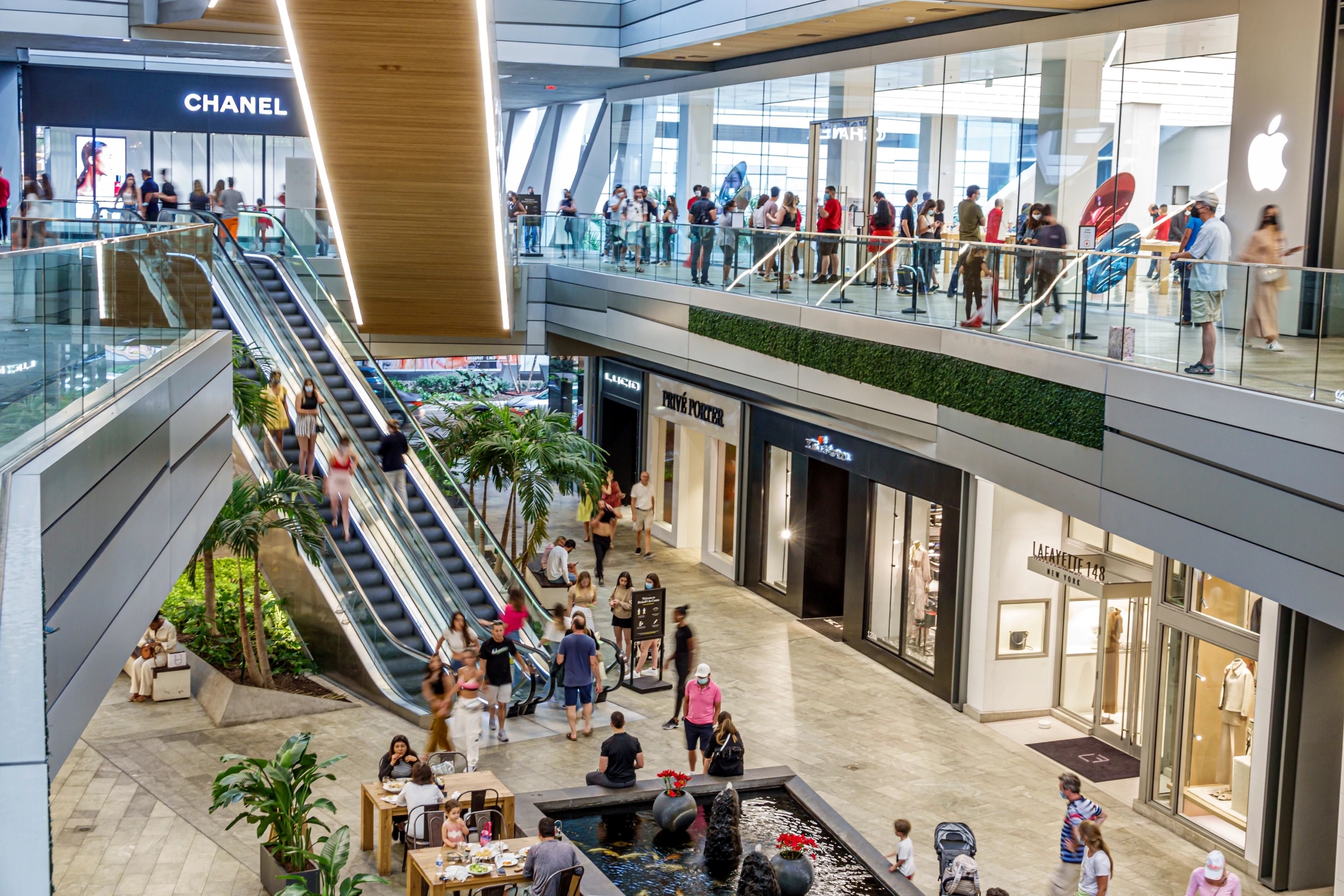 Mall Traffic Revives, Farmers Insurance Exits Florida, Jobless Claims Decline