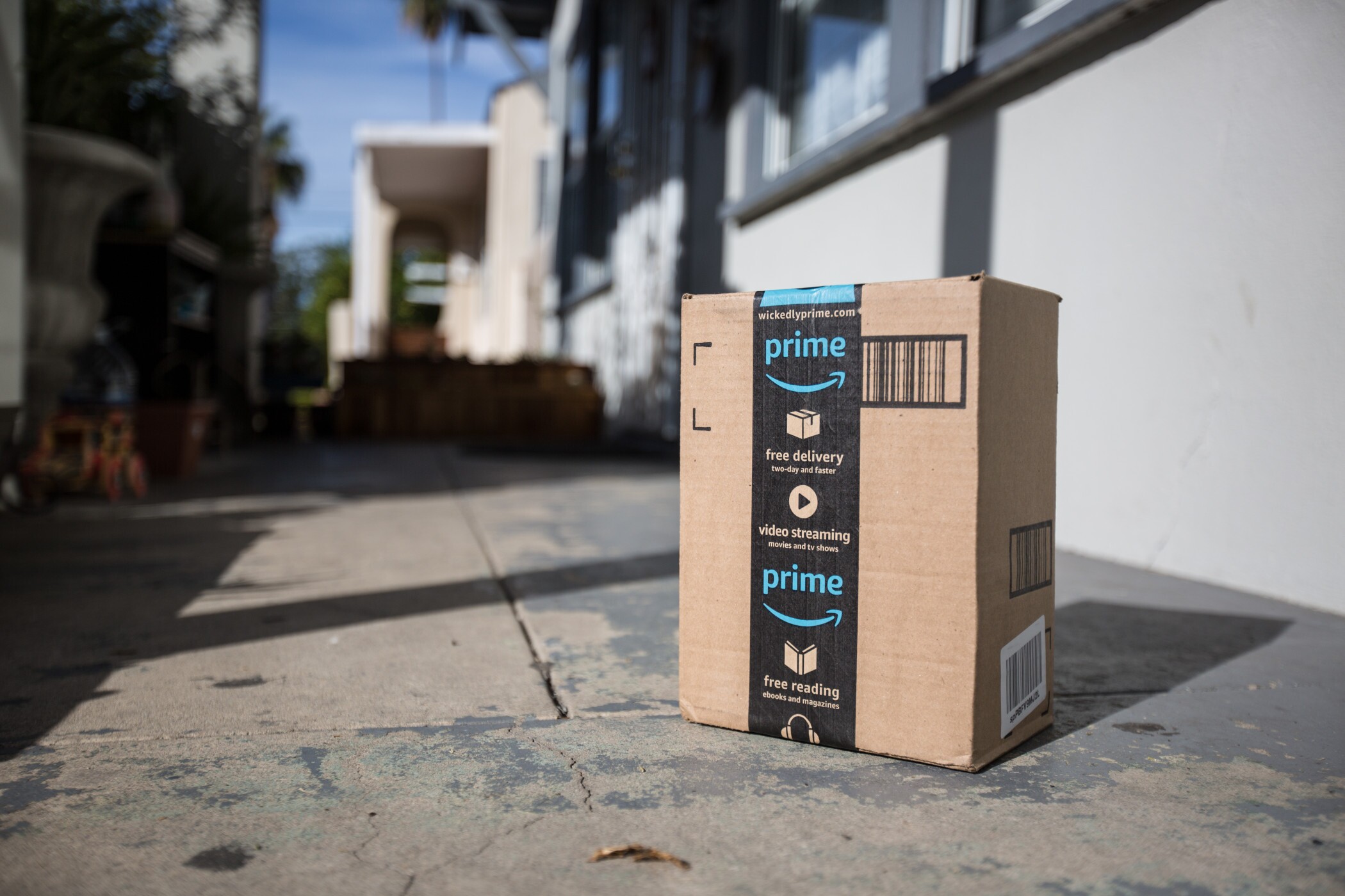 Amazon Renews Plans for Developing Its Largest San Francisco Warehouse