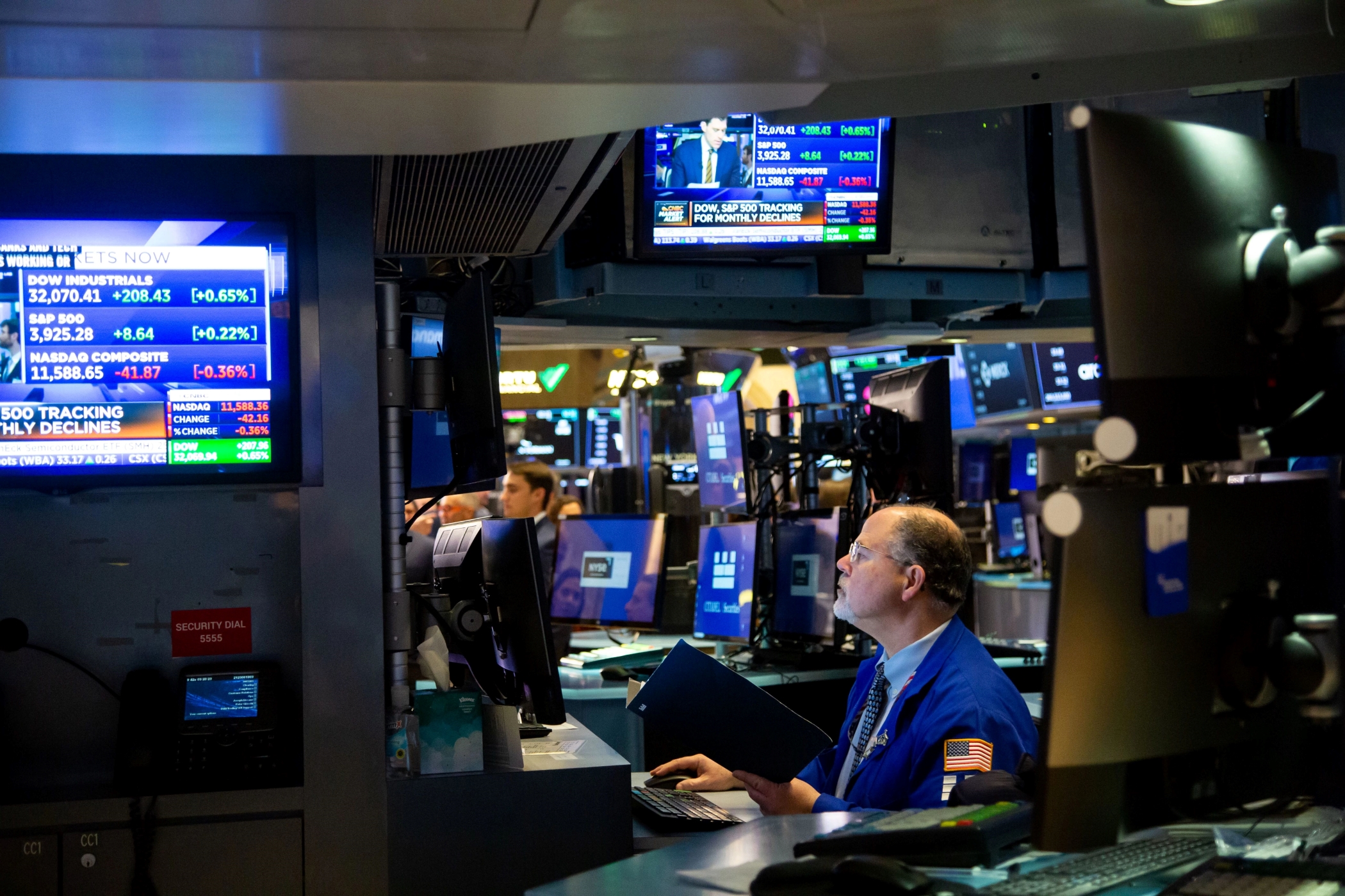 US Credit Downgrade Roils Stocks, Hospitality Leads Job Gains, Amazon Extends Grocery Delivery to Non-Prime Members