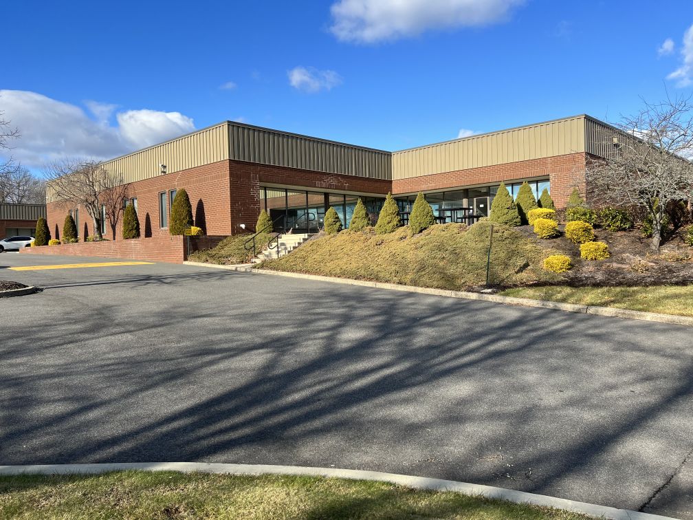 Local Real Estate Investment Firm Purchases Wallingford, Connecticut, Flex Building