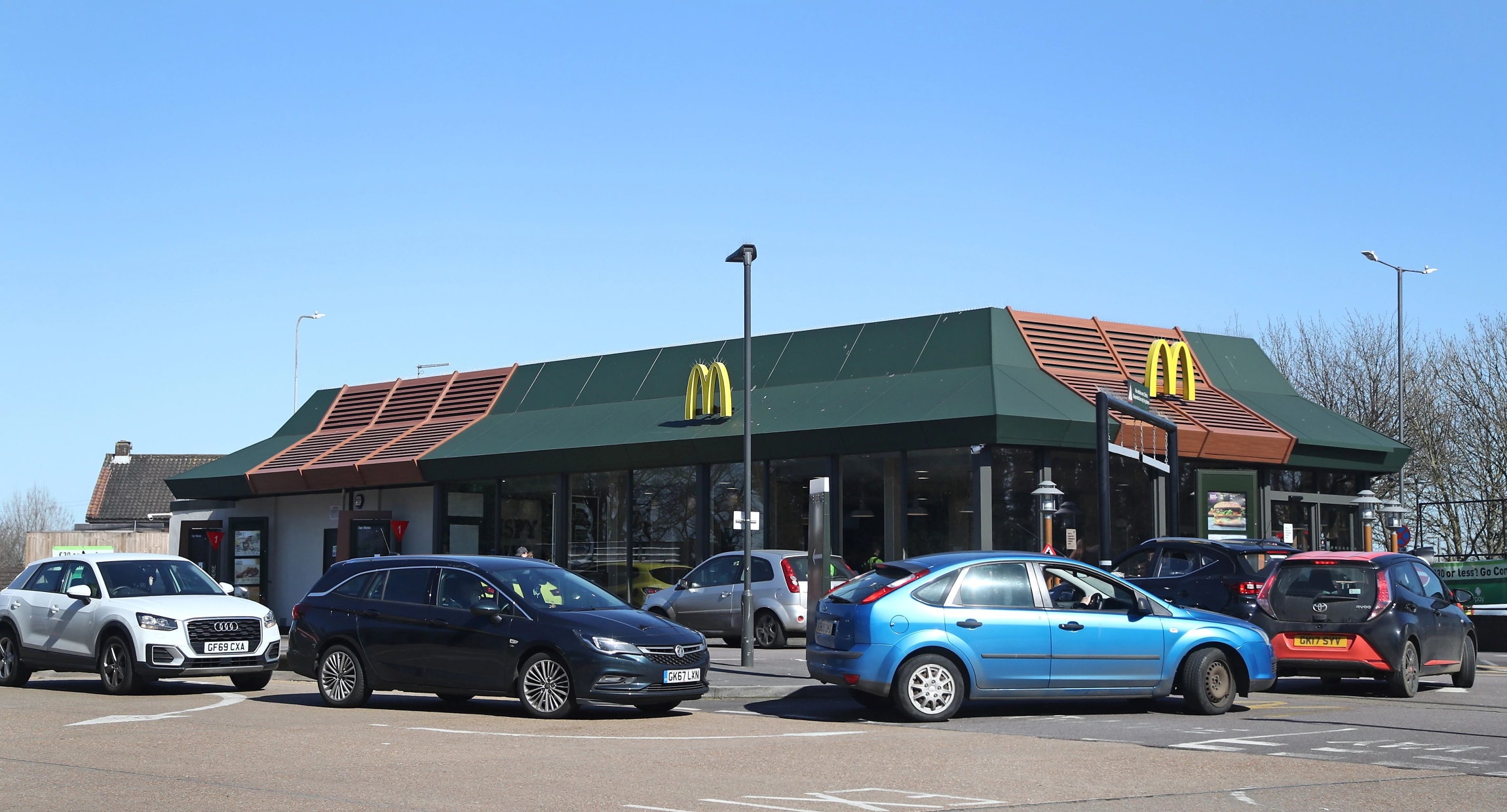 McDonald’s Looks To Add Nearly 9,000 Locations, Hospitality Employment Drops, Mortgage Applications Edge Higher