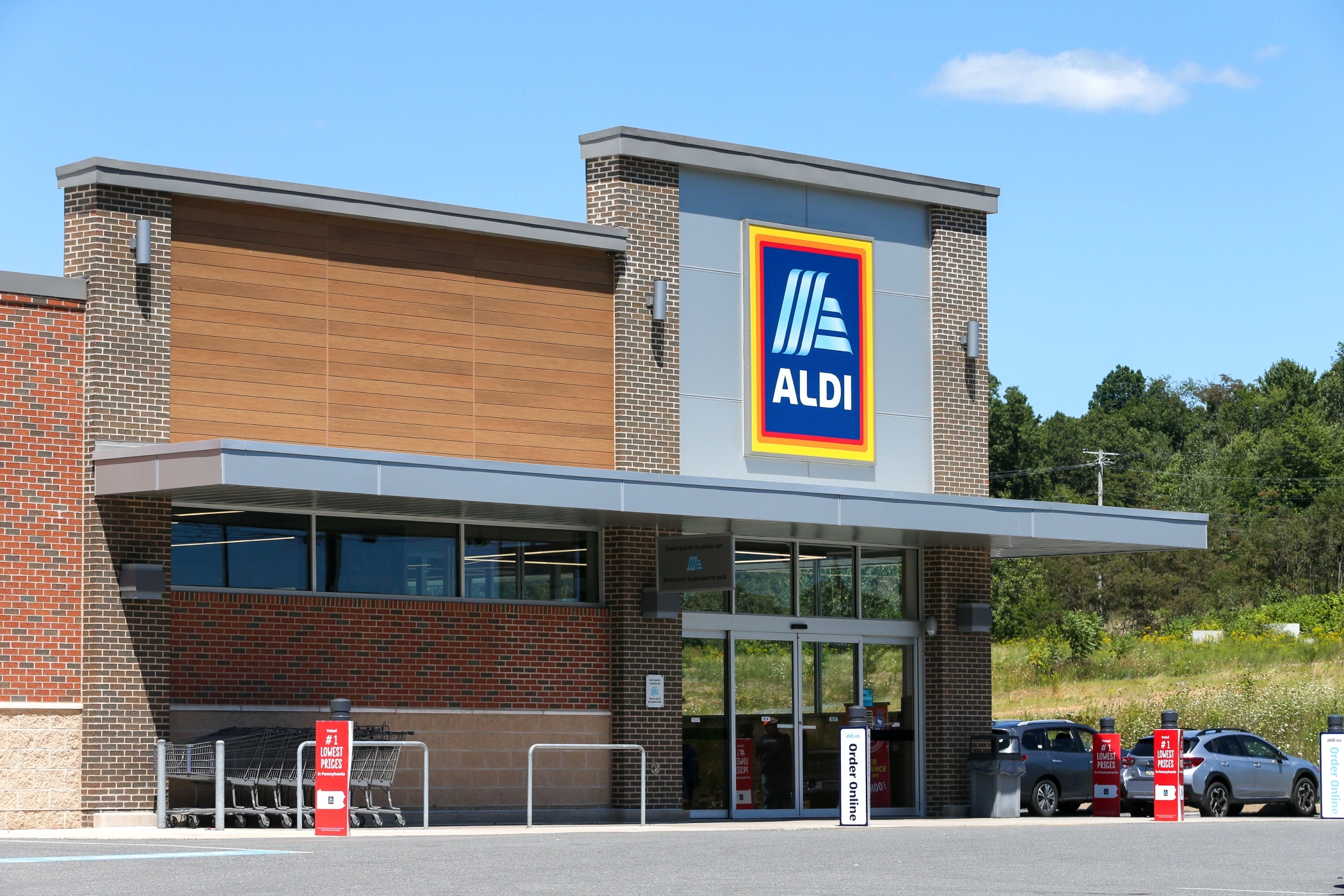Grocers Plan Further Expansions, CEO Turnover Declines, Mortgage Applications Edge Lower