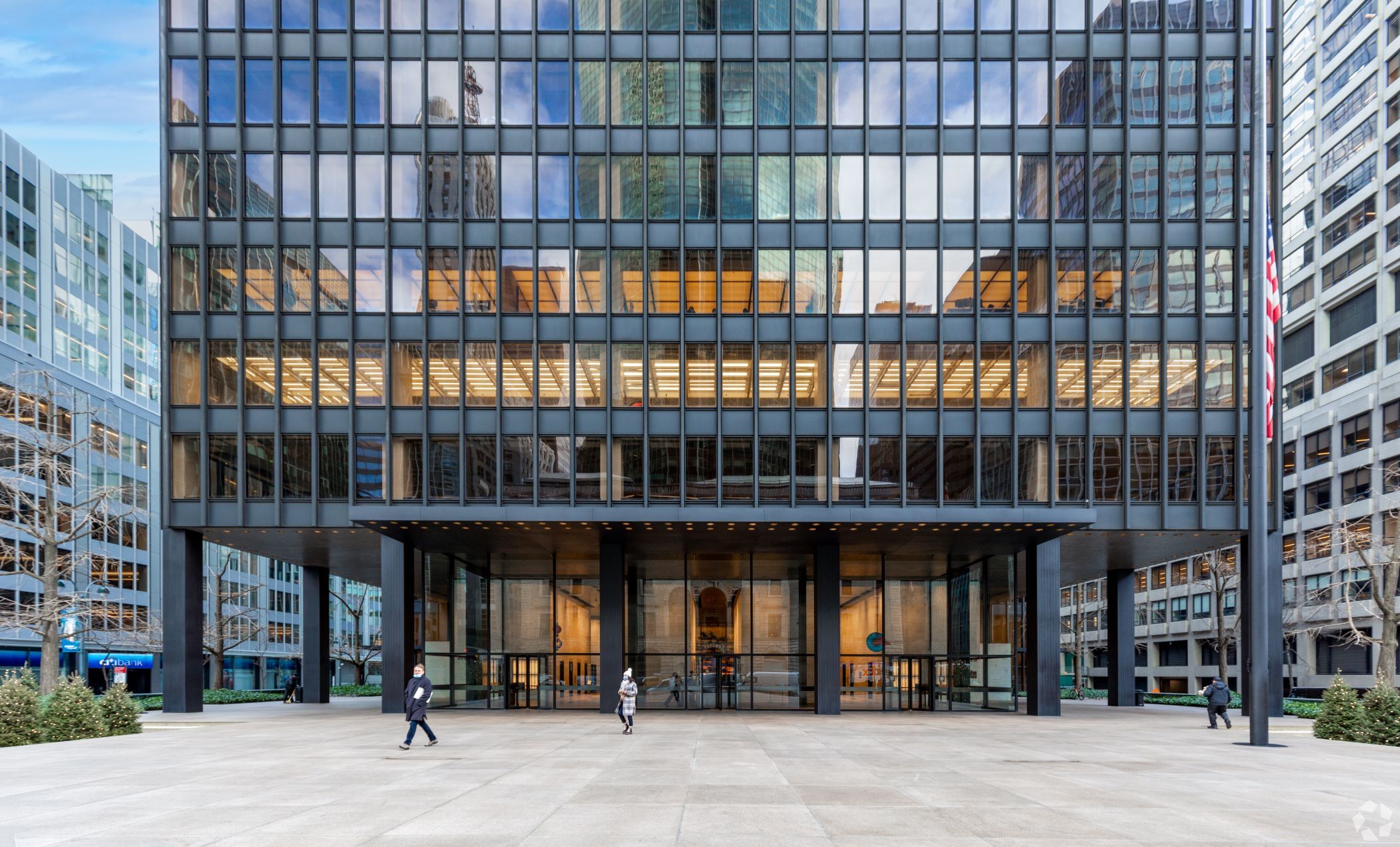 RFR Signs Advent International at New York’s Seagram Building