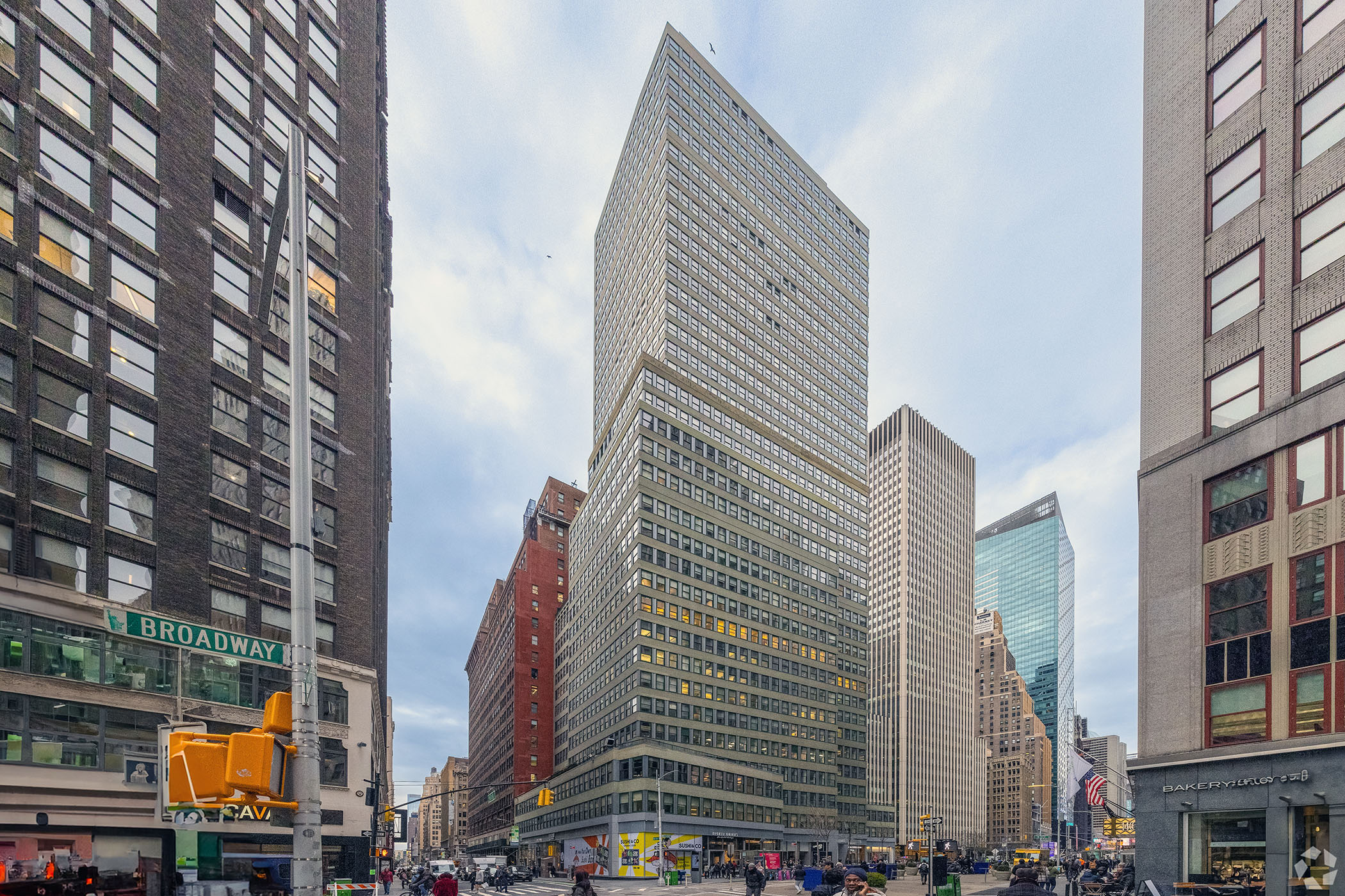 New York Tower Faces Possible Foreclosure, Loan Default Risk Raises Concerns, Healthcare Bond Sale Nets $425 Million