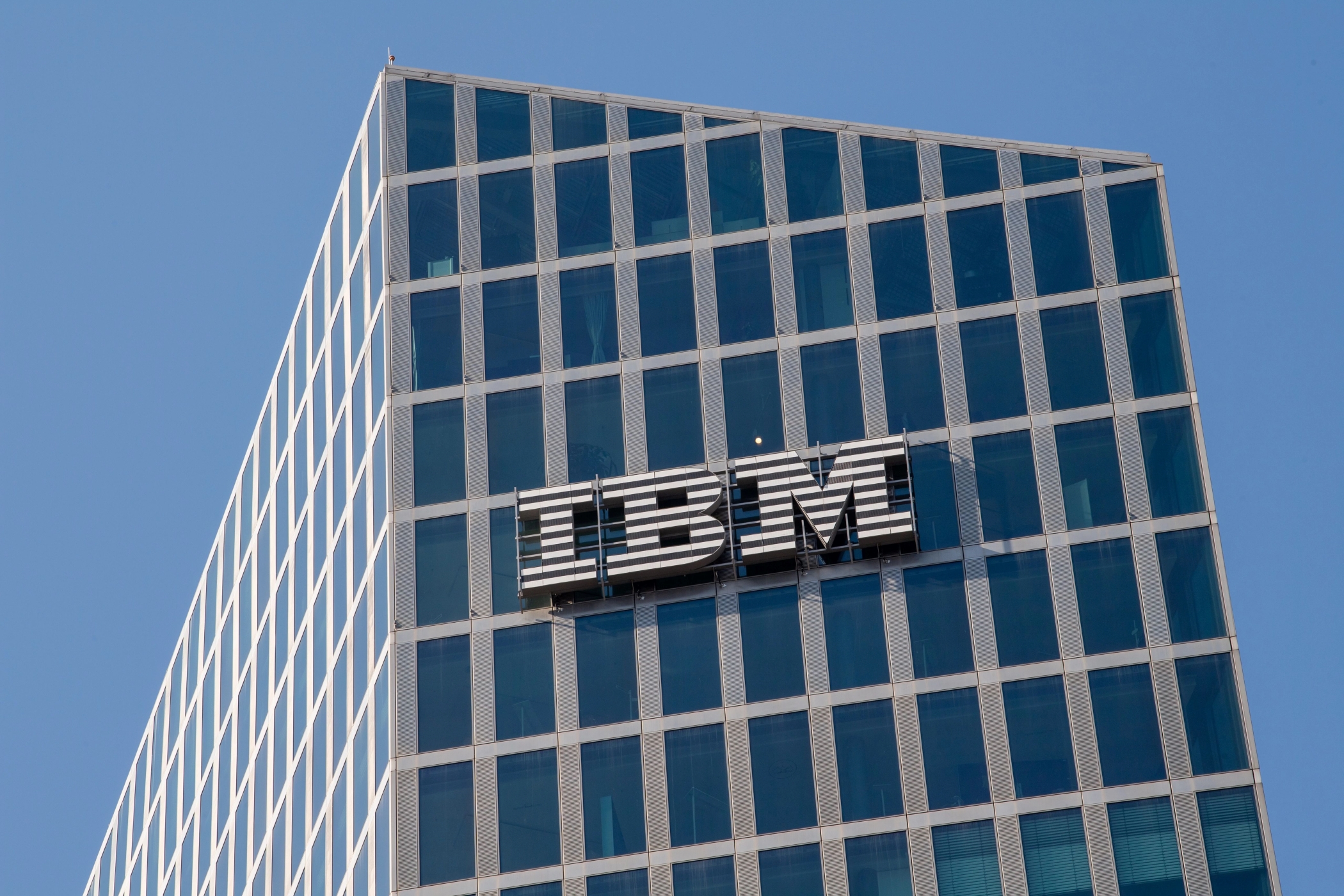 IBM Joins Firms Cutting Jobs, Group Forecasts Slowing Industrial Space Demand, Mortgage Applications Rise