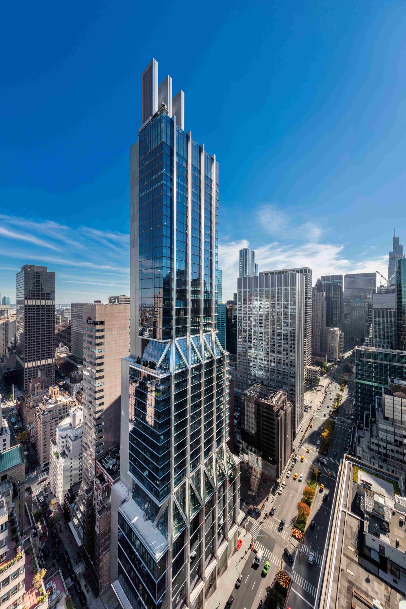 Full-Block Office Tower on New York’s Park Avenue Lands $911 Million Refinancing Loan