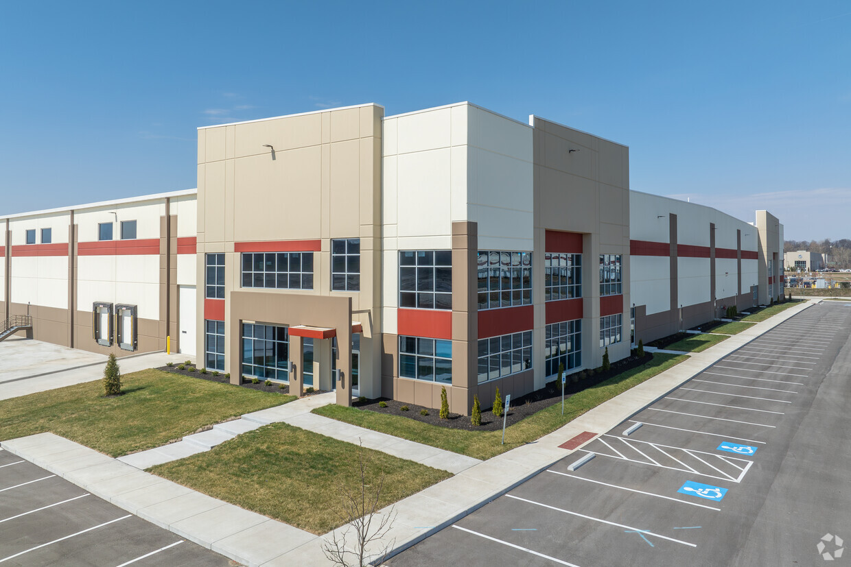 Bunzl Leases Industrial Space at Riverside Logistics Centre in Missouri