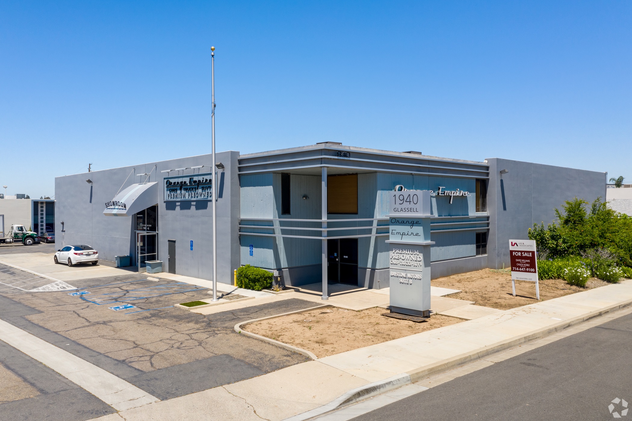 Flex Building Trades Between Private Individuals In Orange, California