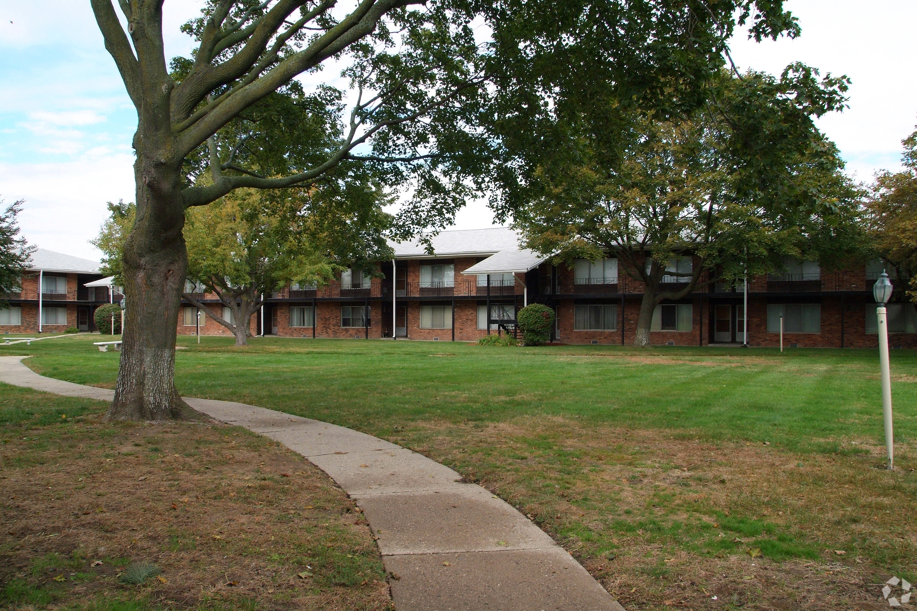 Multifamily Property in Sterling Heights, Michigan, Gets New Owner