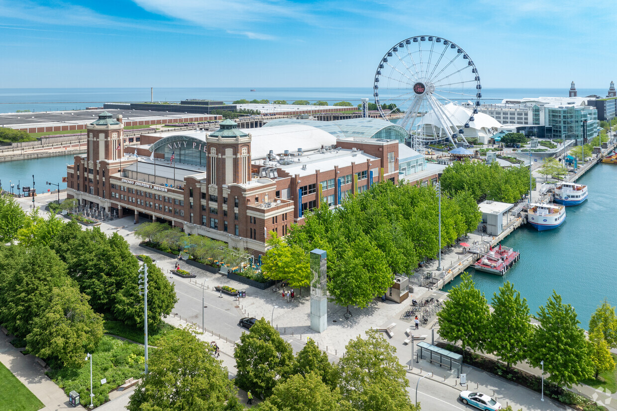 Chicago Offers Remote Work From Tourist Attractions Such As Navy Pier