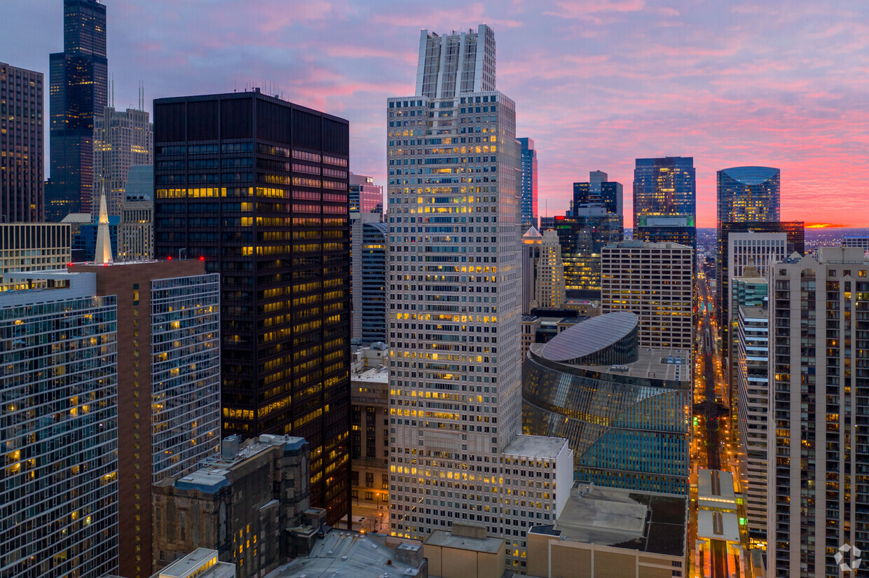Growing Chicago Law Firm Extends Lease in 50-Story Tower