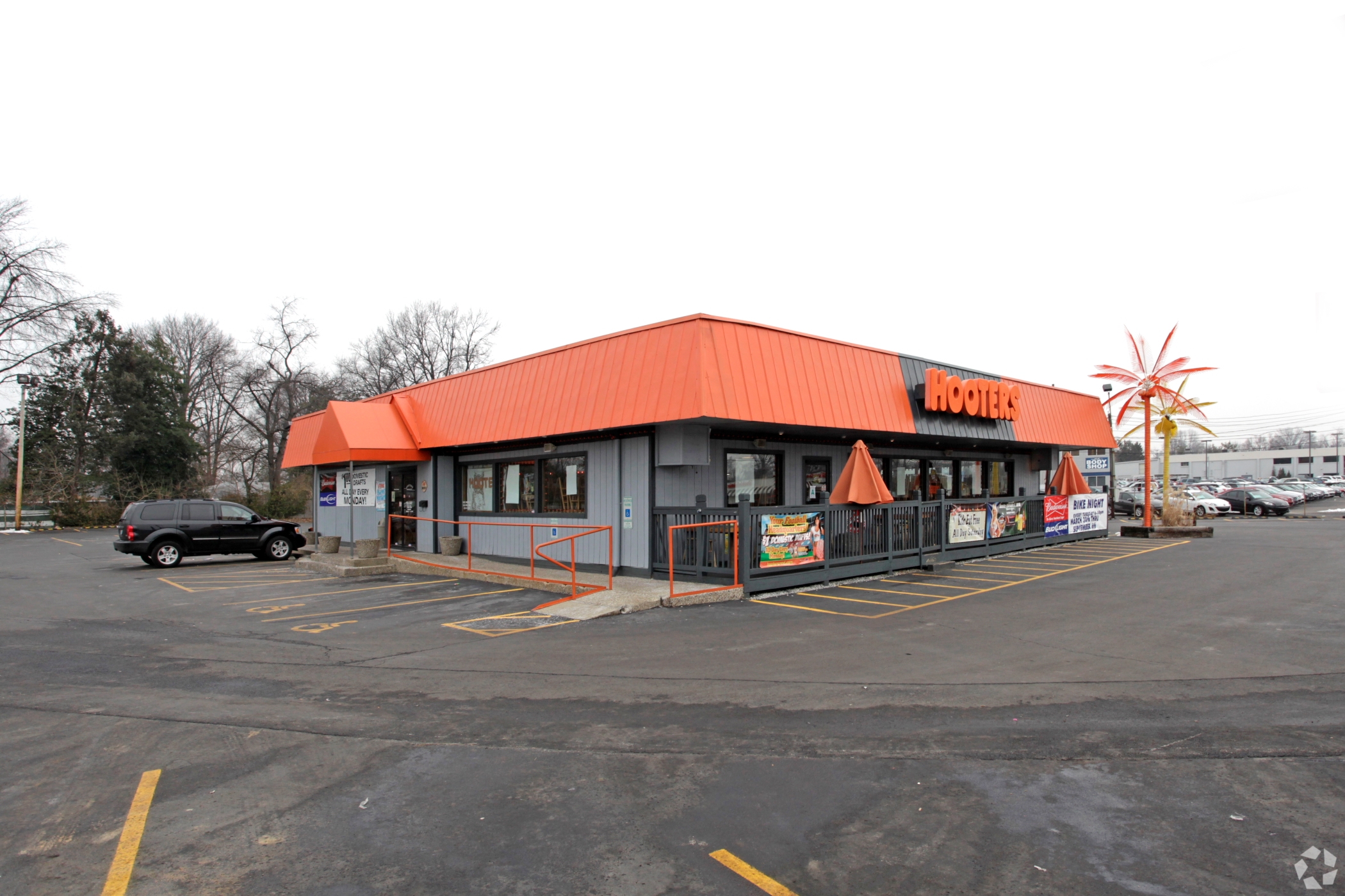 Hooters Closes Underperforming Restaurants, Canceled Phoenix Land Sale May Foil NHL Project, Office Attendance Edges Lower