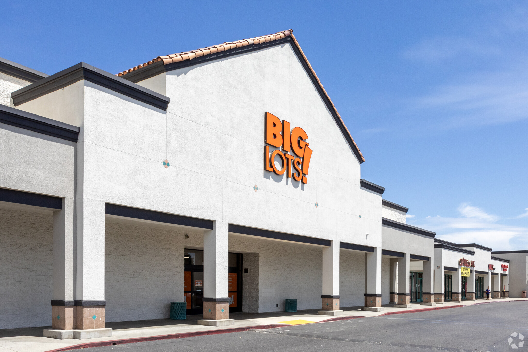 Big Lots Plans About 140 Store Closings, Far More Than Expected