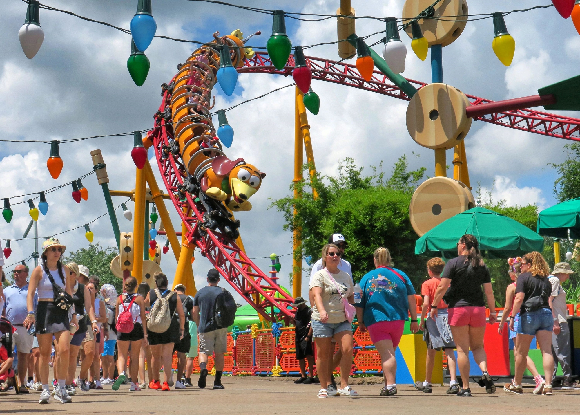 Disney Warns of Theme Park Headwinds, Freight Shipping Demand Stays Robust, Restaurant Job Growth Slows