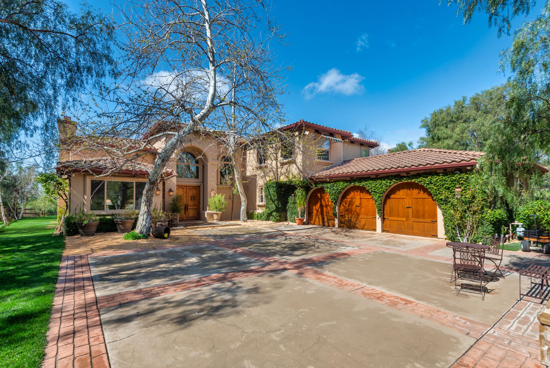 Real estate agents try new strategy to find buyer for 20-acre ranch with large orchard outside LA