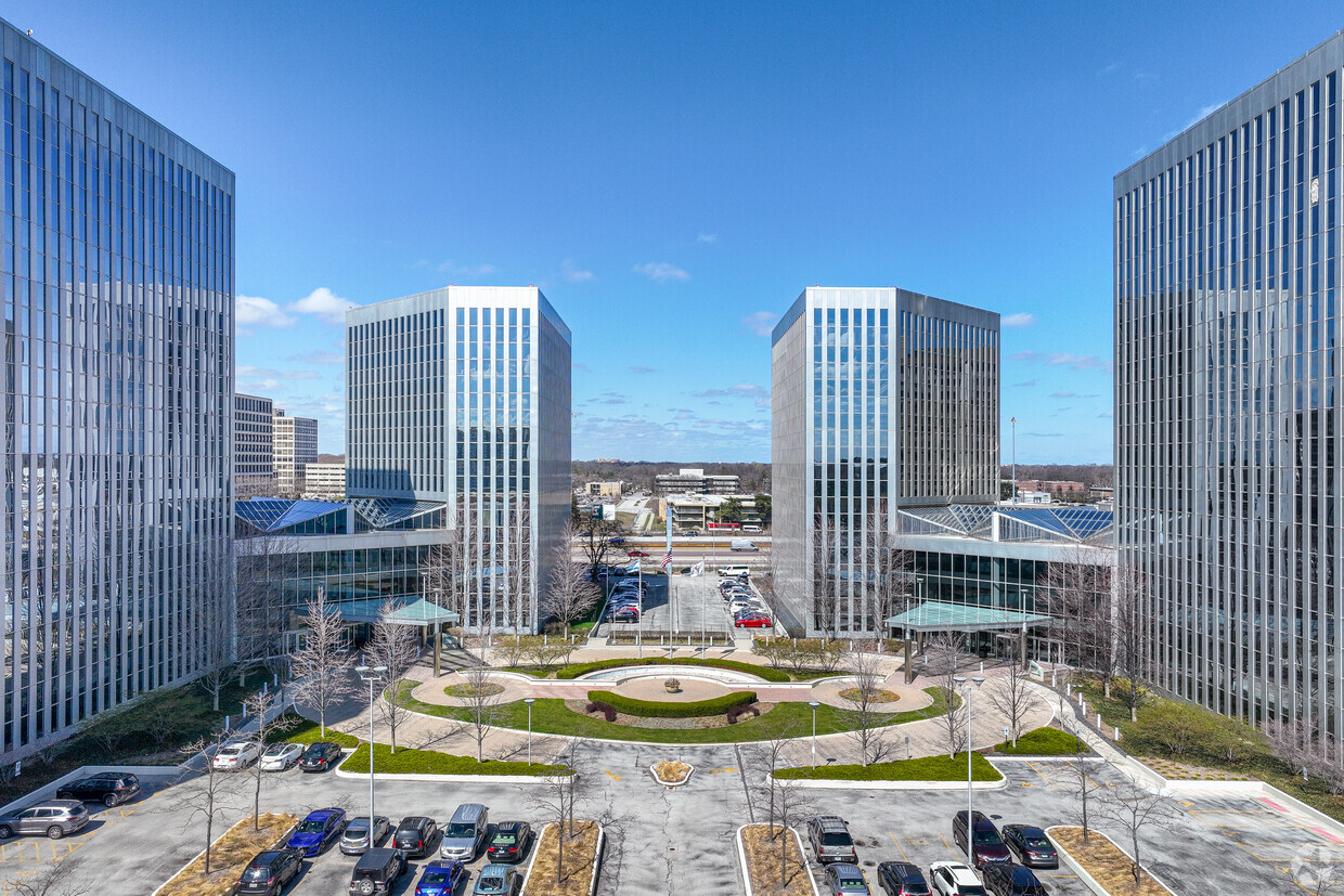 Minnesota firm agrees to buy big office complex near Chicago’s O’Hare Airport