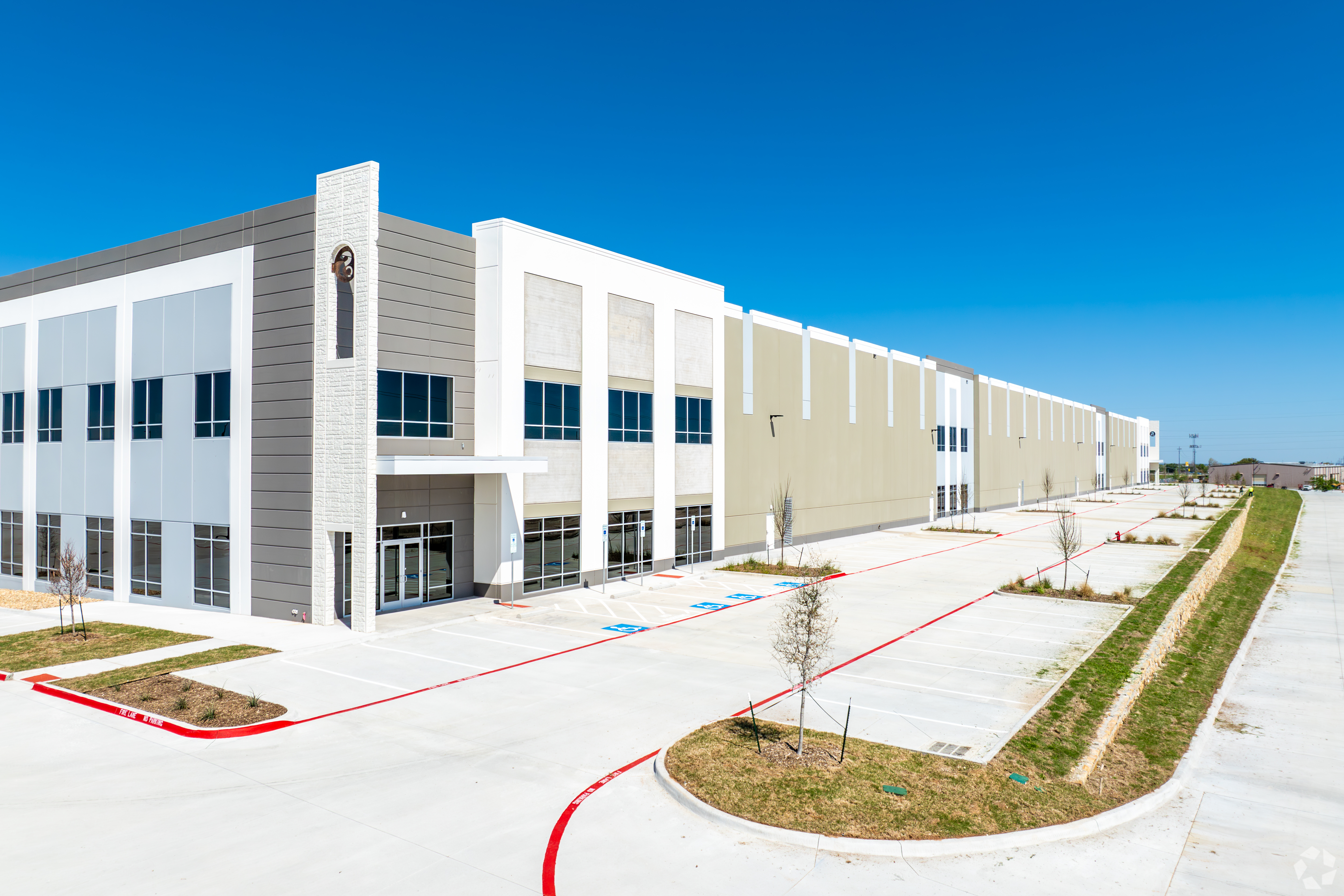 Google leases massive North Texas industrial property to house data center materials