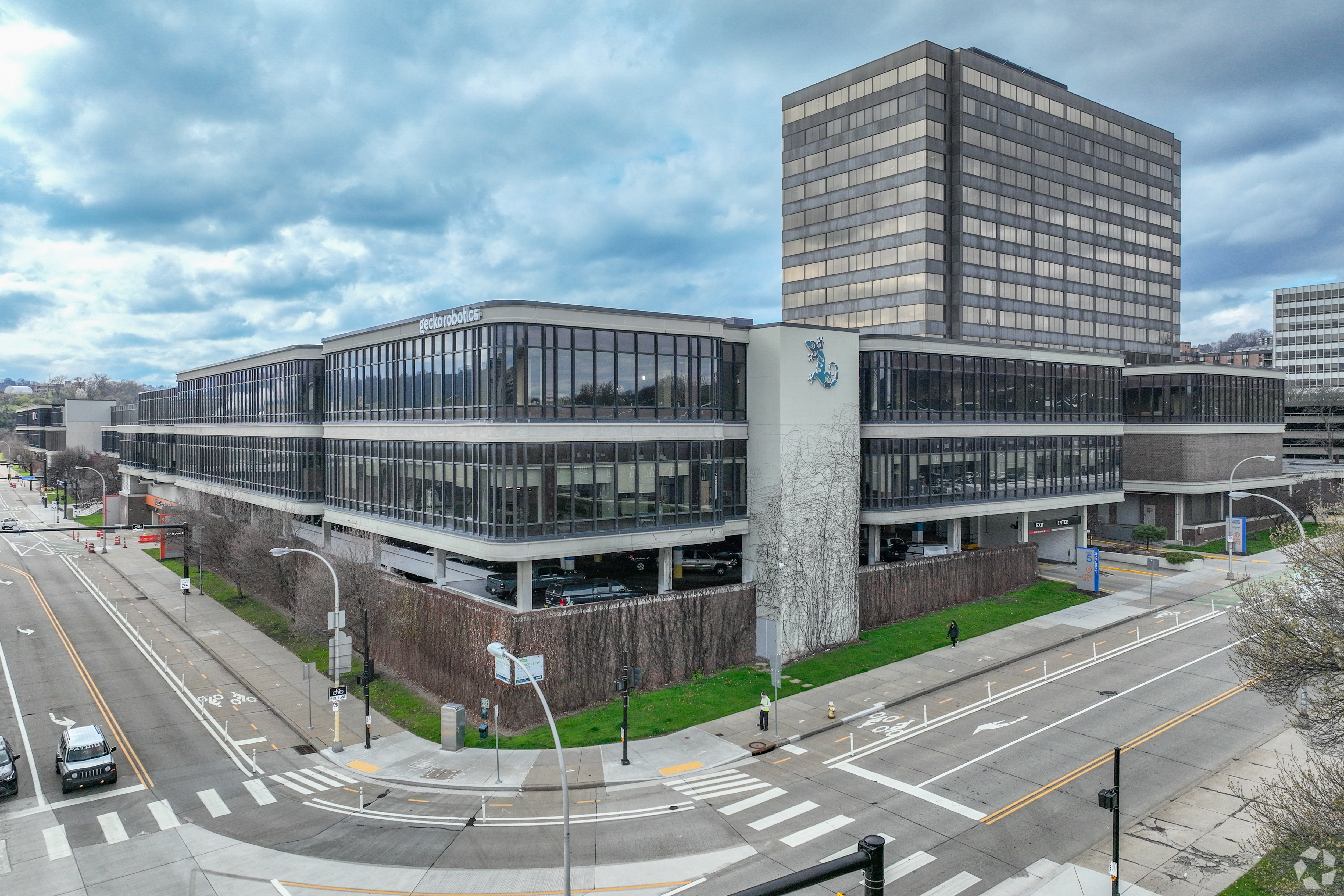 Duquesne Light signs 15-year deal to move into former mall