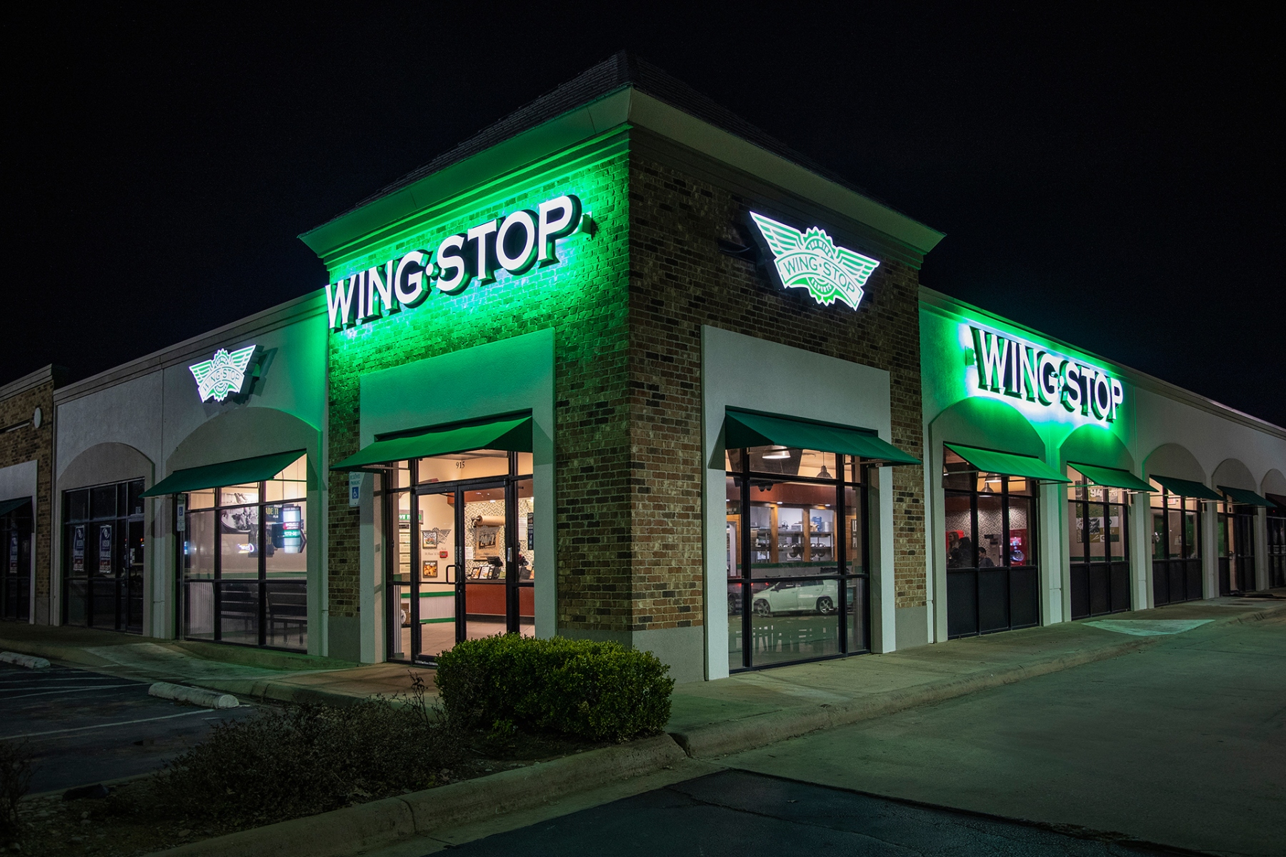 Wingstop opens more than 120 restaurants in first quarter