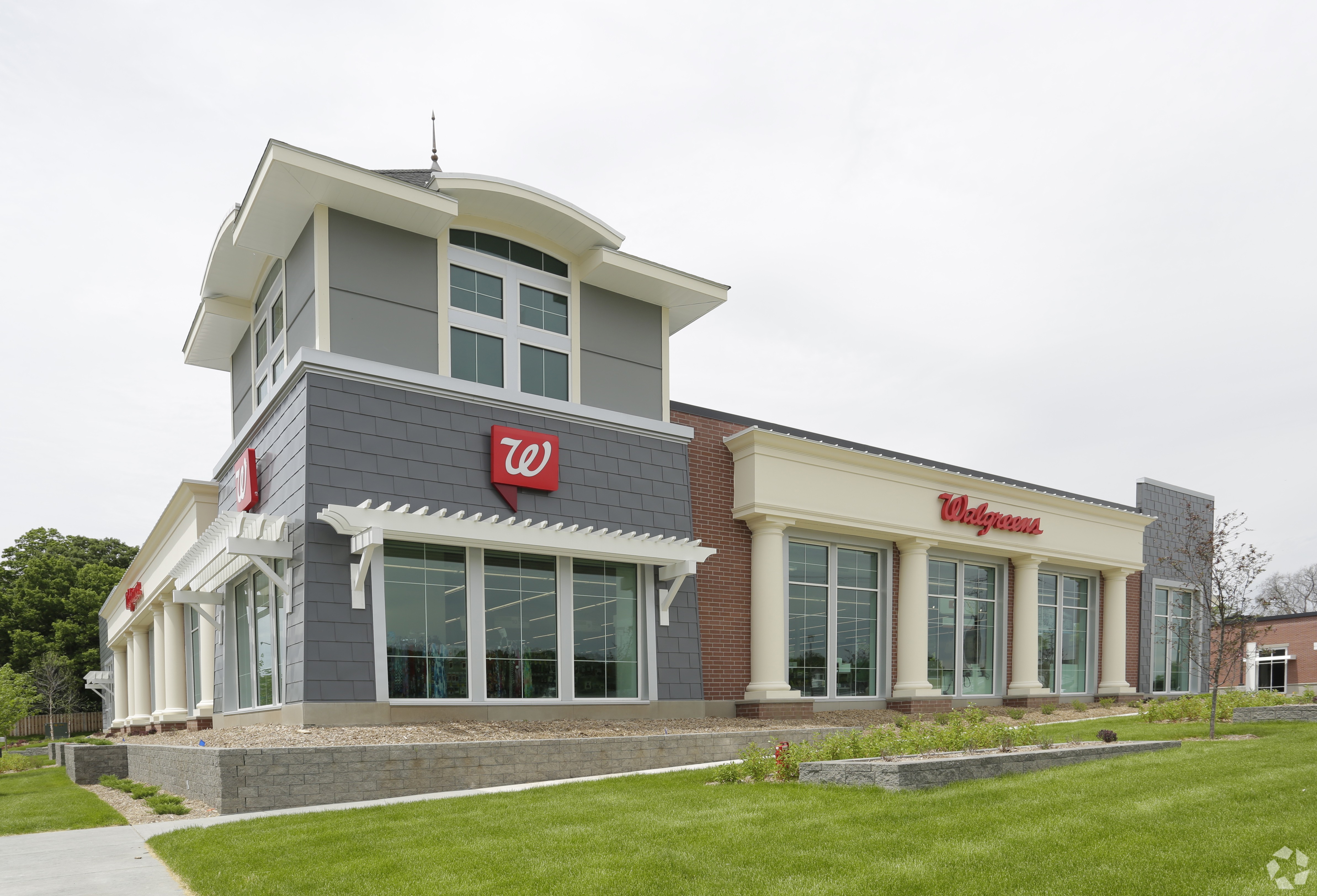 Minnesota-based real estate firm acquires Walgreens store in Minneapolis suburb