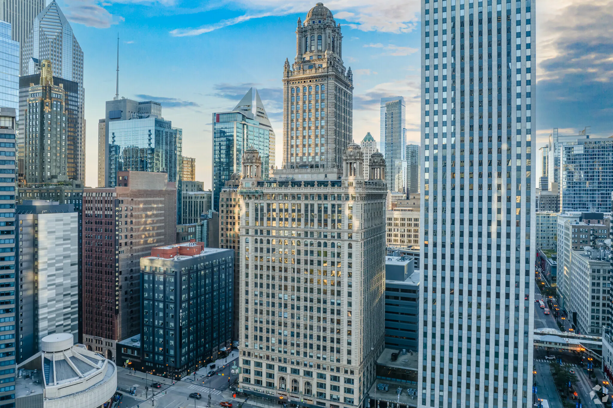 Chicago landmark office tower adds headquarters tenant